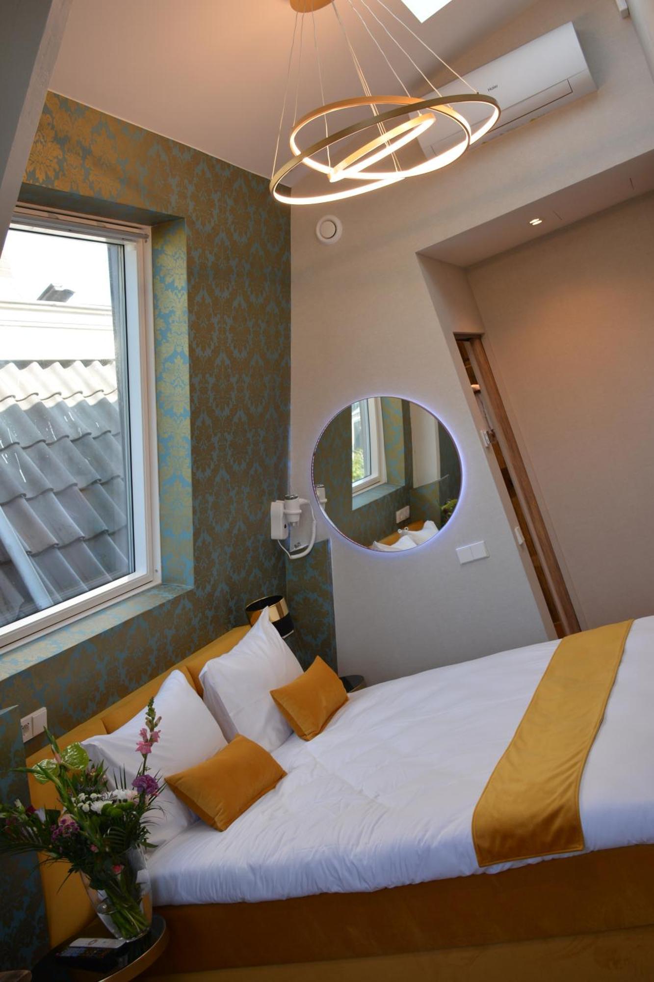 Iris Hotel 3*