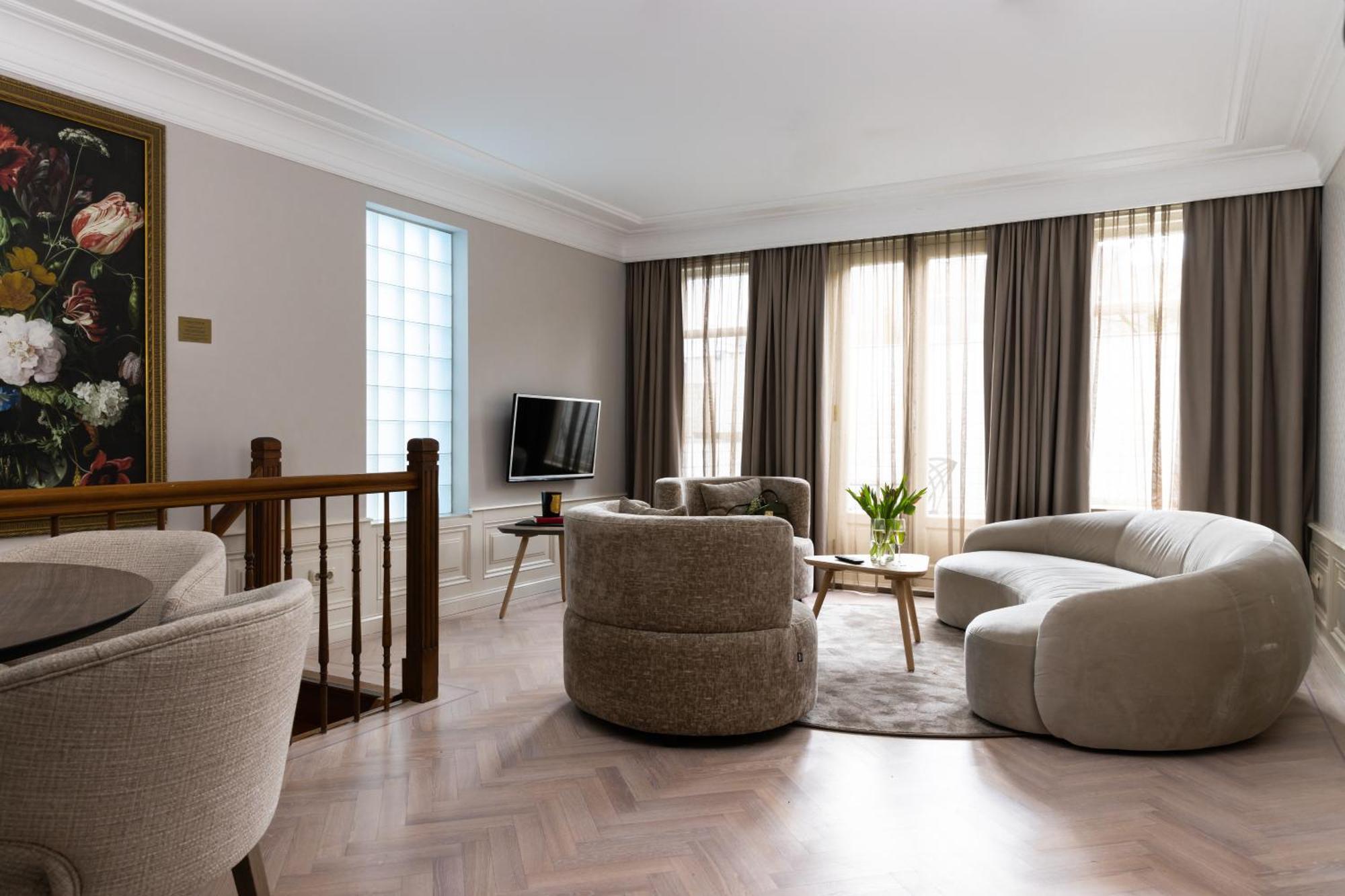 Canal Apartment *
