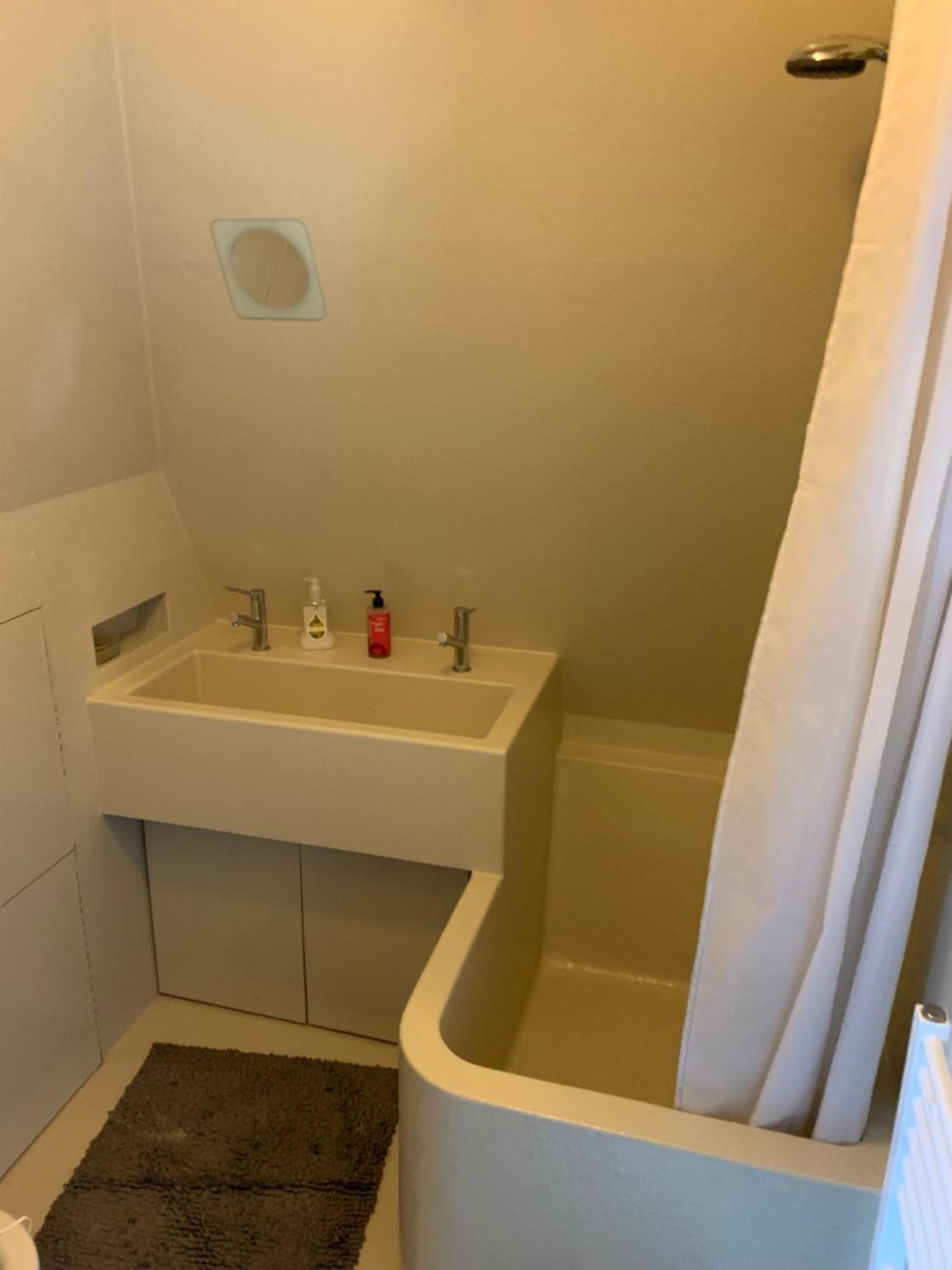 Your Own Floor In Authentic Picturesque Dikehouse Apartment *