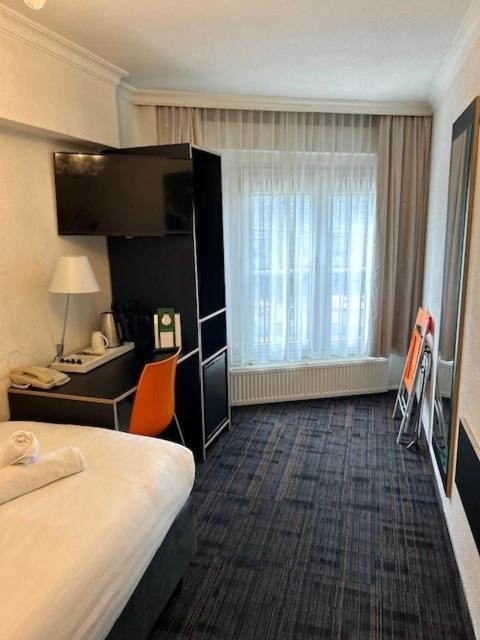 Multatuli Hotel 3*