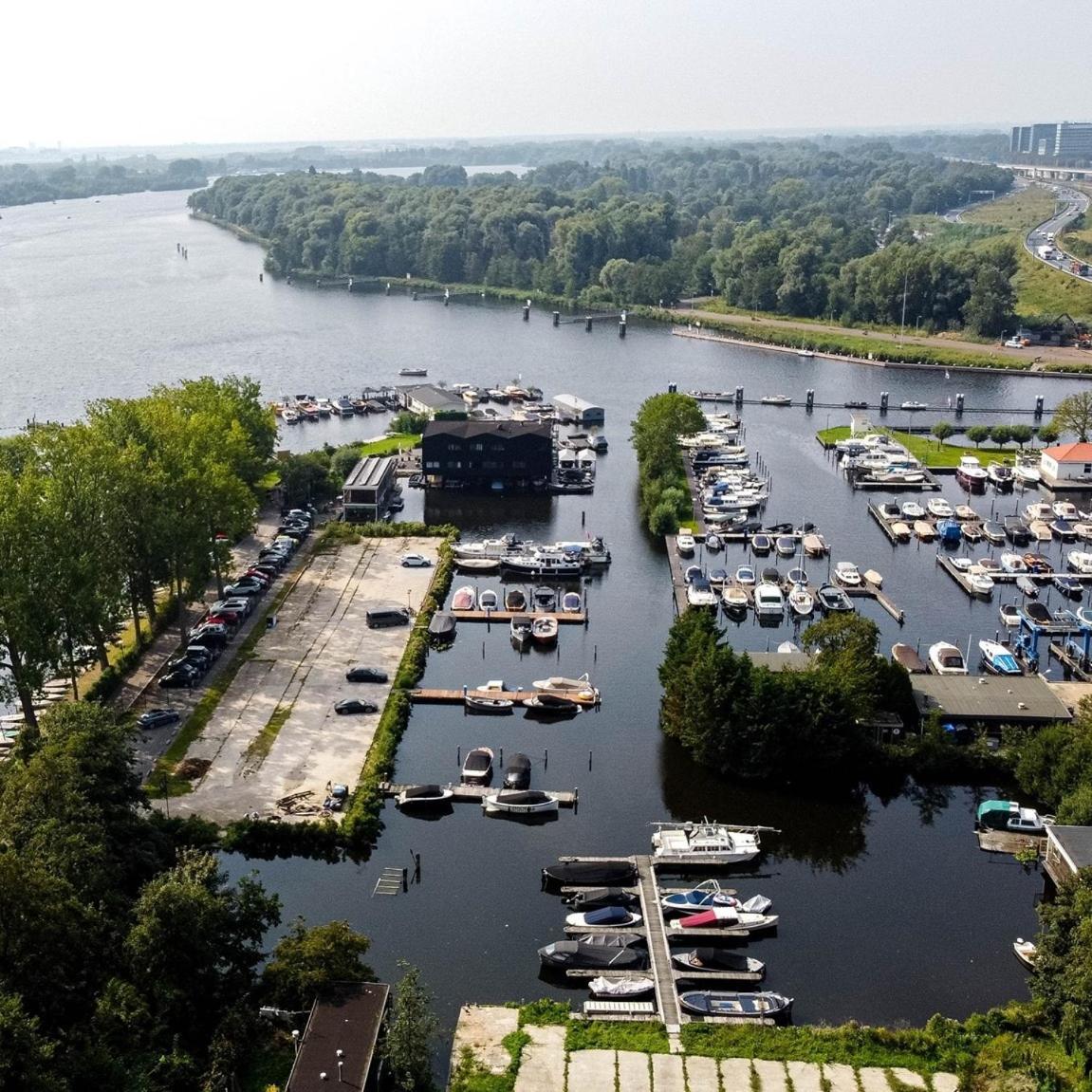 Botel Motor Yacht Almaz