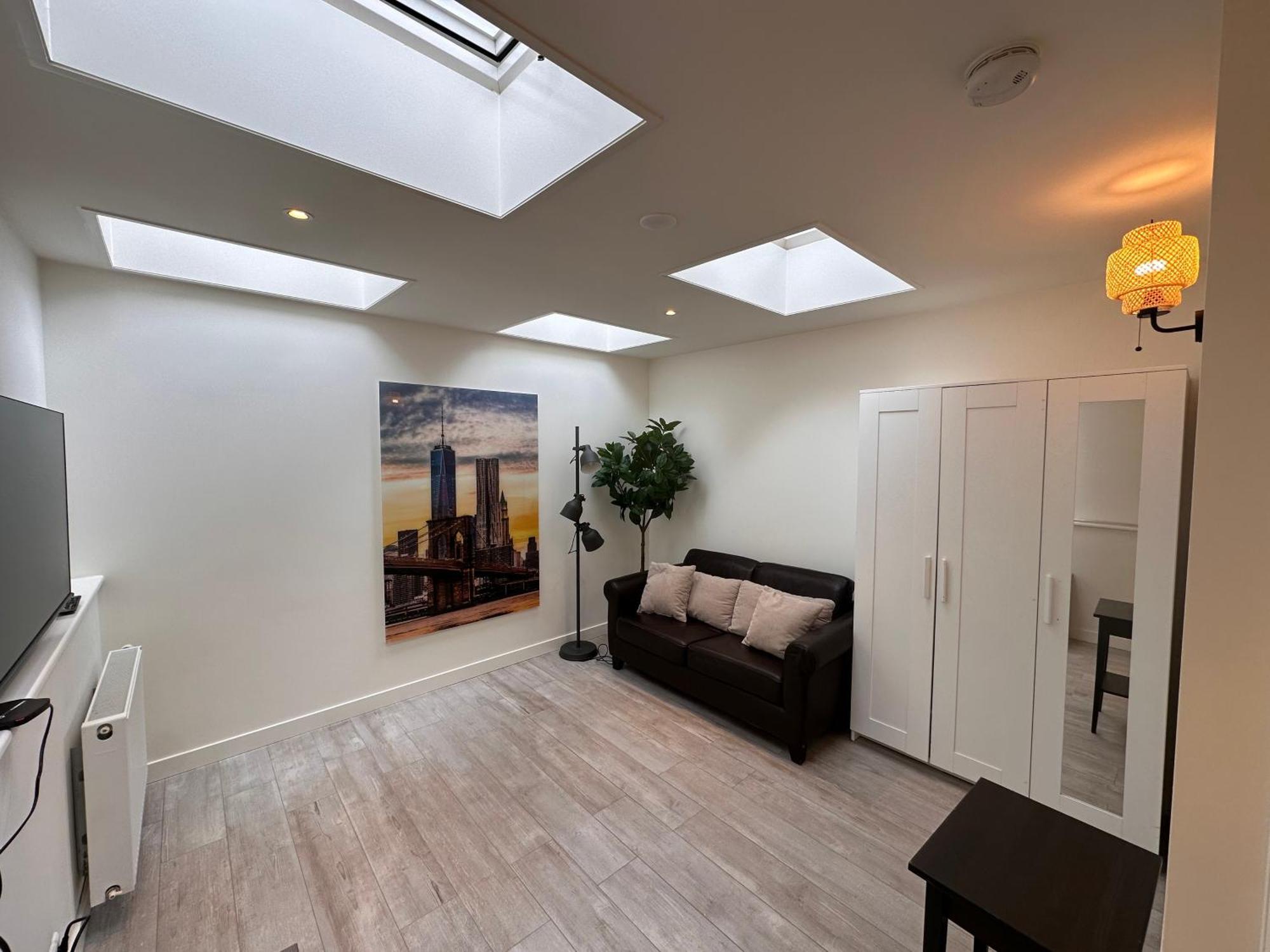 House With 2 Private Independent Studio's 120 M2