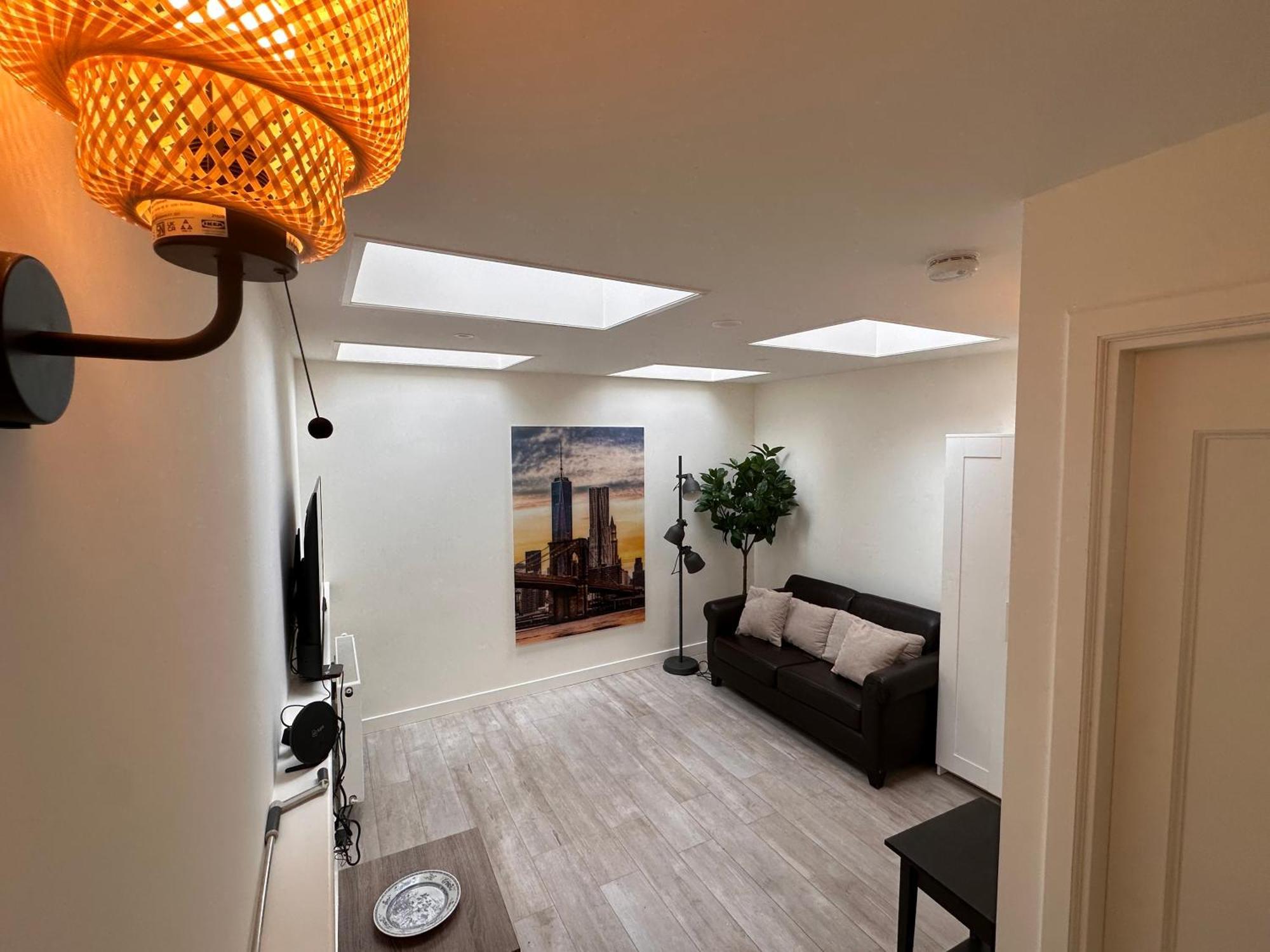 House With 2 Private Independent Studio's 120 M2 Apartment *