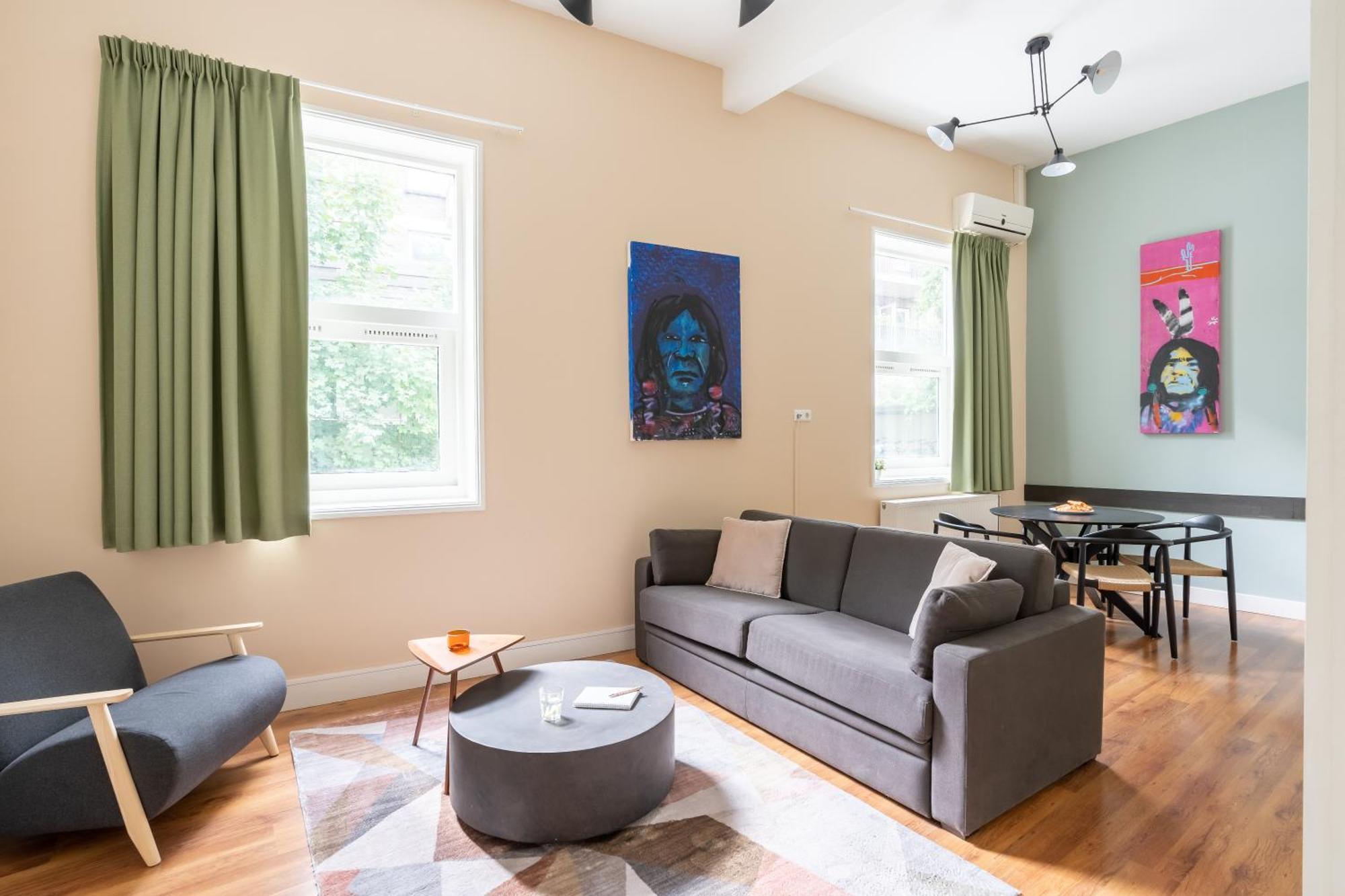 Dockside Flats 4*