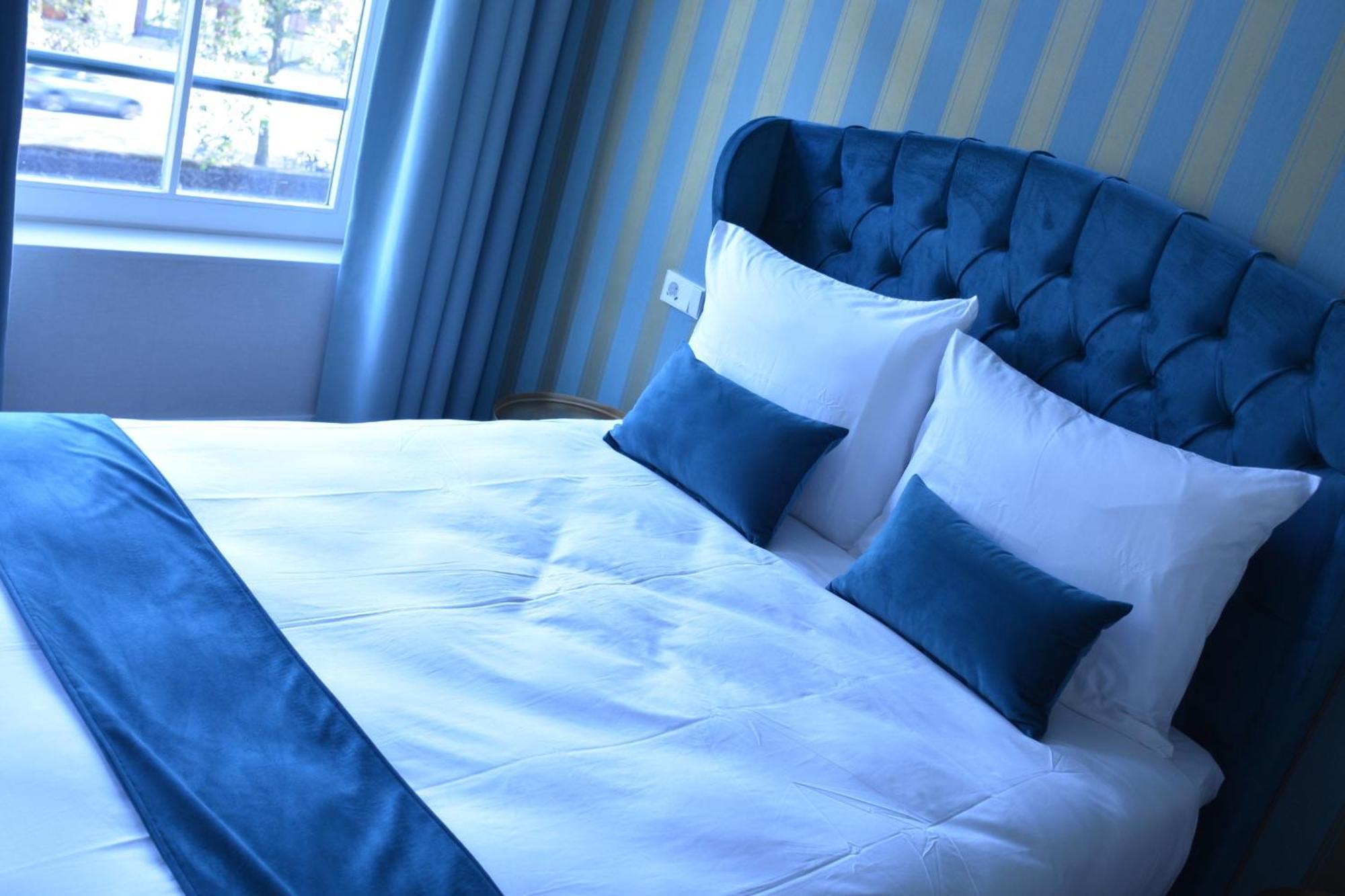 Iris Hotel