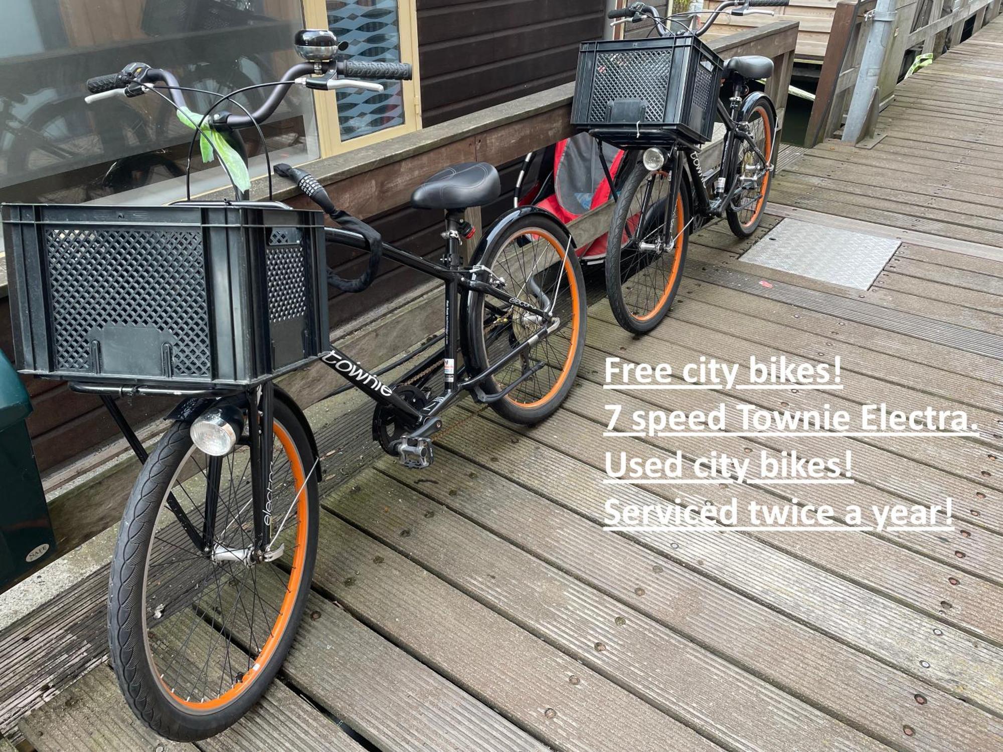 Houseboat With Water Terrace, Free Parking, Free Bikes & Fast Wifi Bed & Breakfast