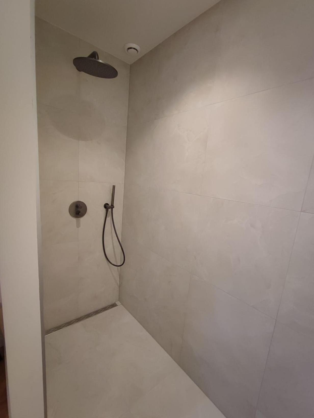 Luxury With Private Bathroom On Great Location. Homestay *