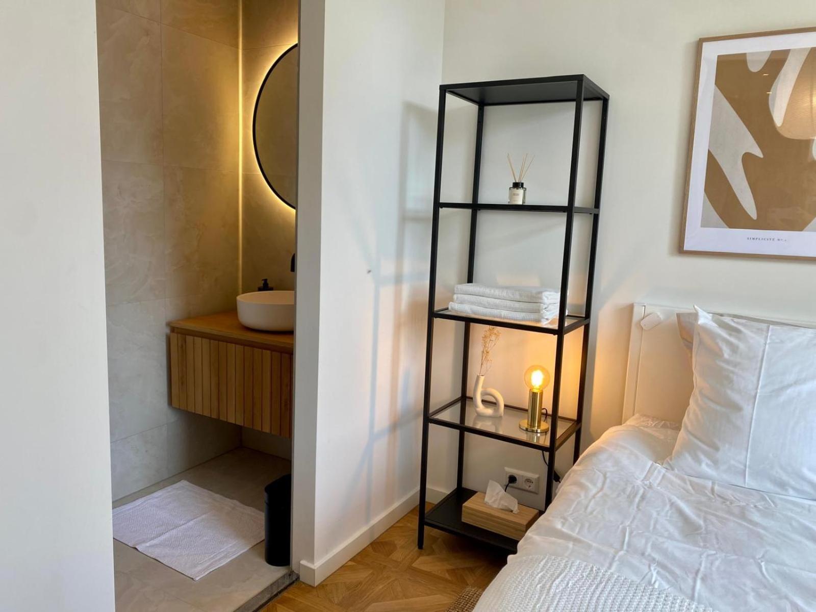 Luxury With Private Bathroom On Great Location. Homestay