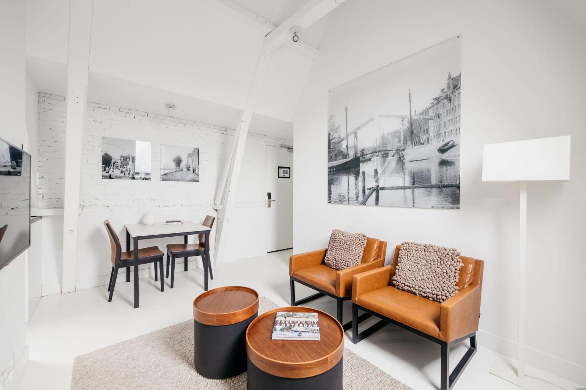 Yays Salthouse Canal Aparthotel