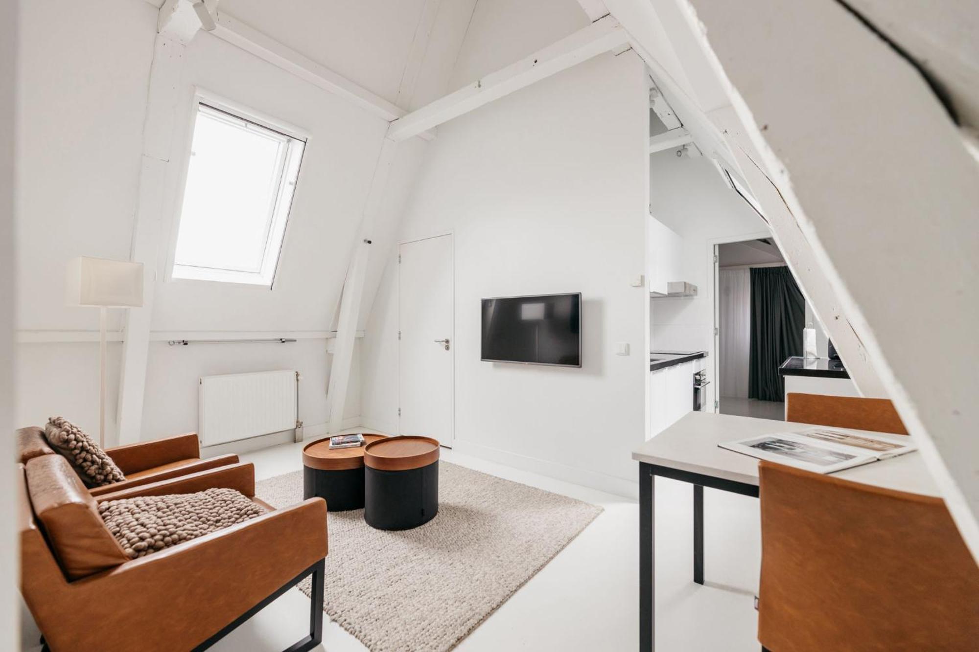 Yays Salthouse Canal Aparthotel