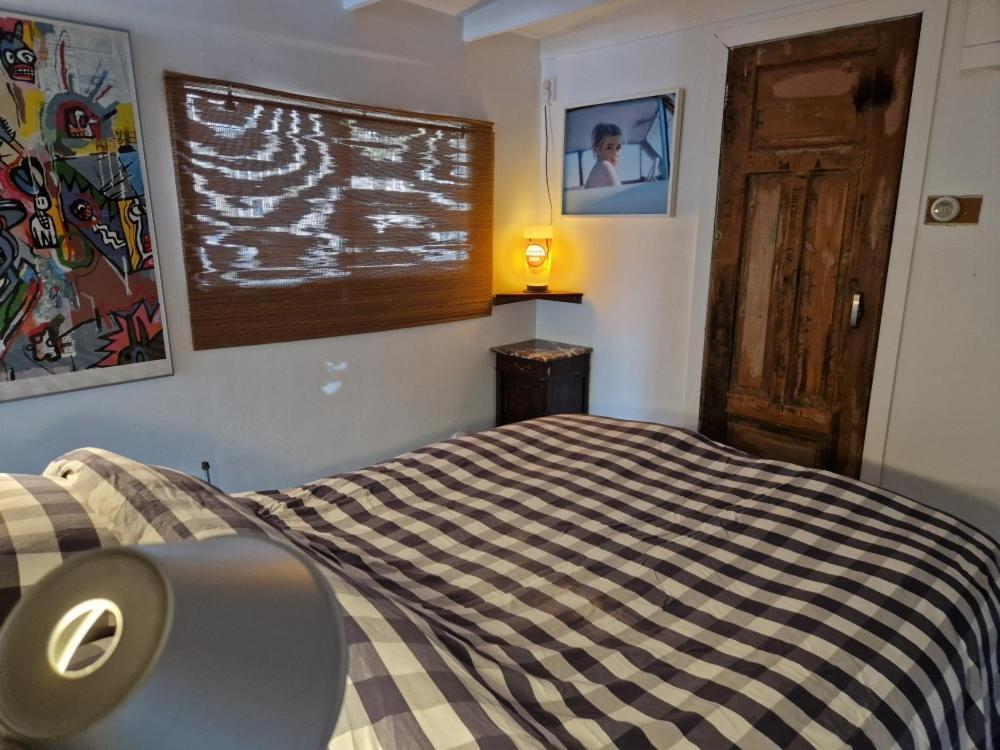 Pantheos Houseboat Bateau-hôtel Amsterdam