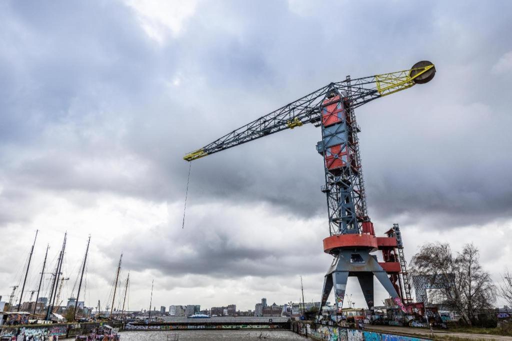 Faralda Crane