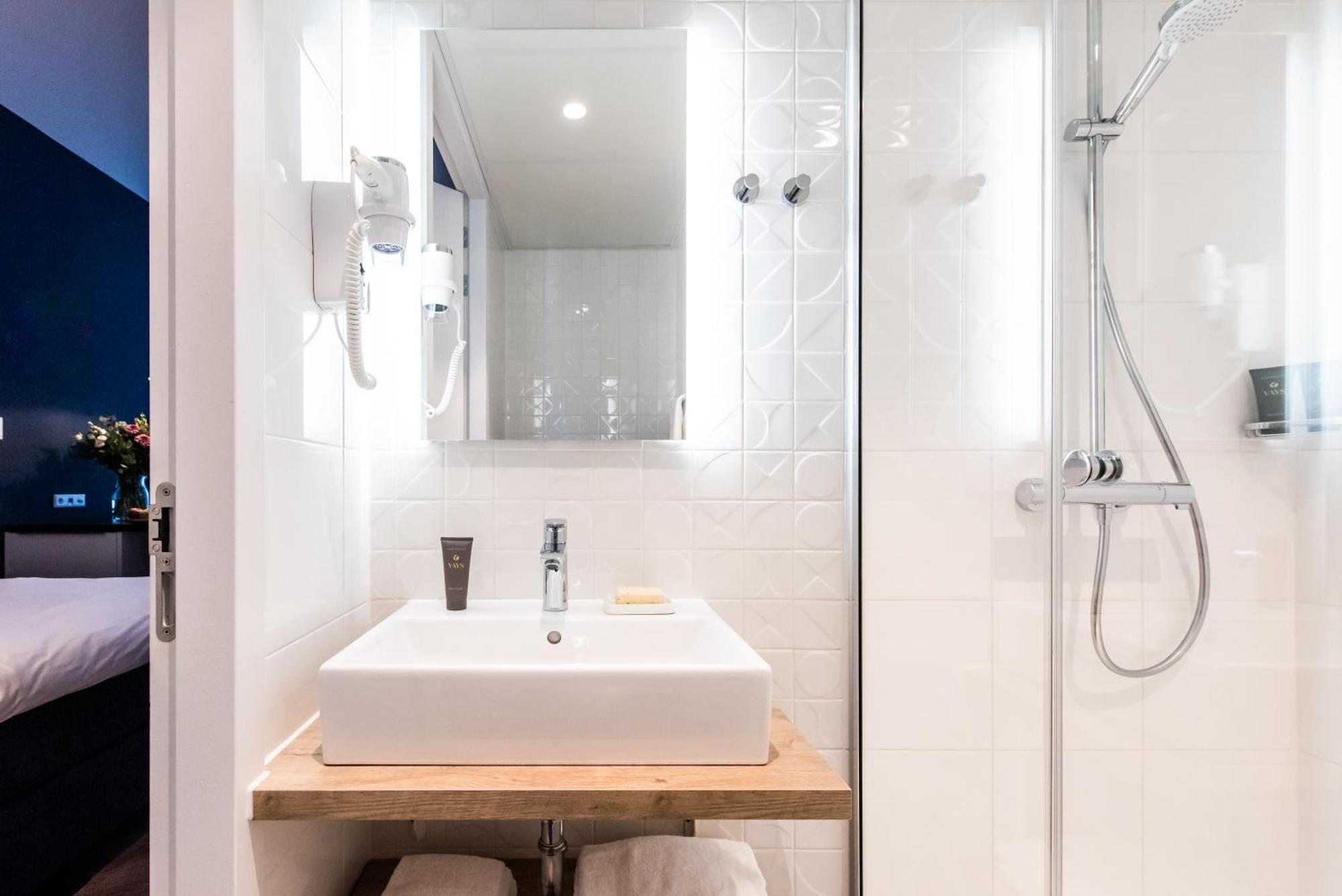 Yays Docklands 4*