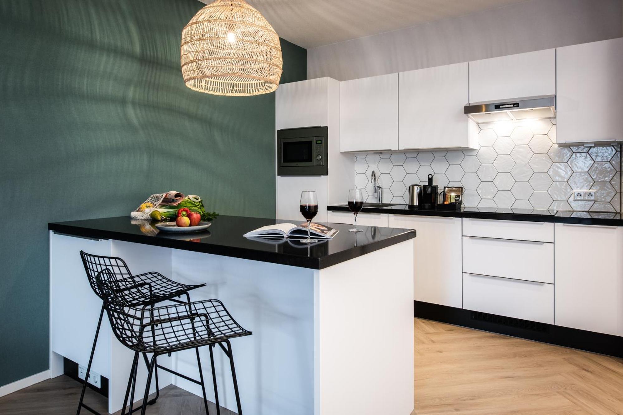 Yays Docklands Aparthotel 4*