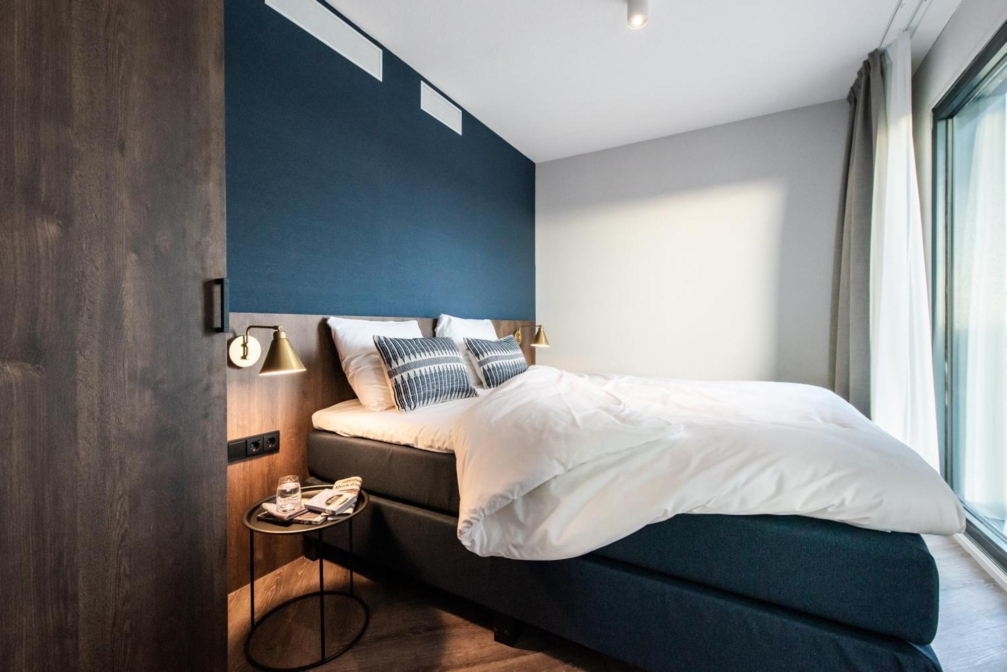 Yays Docklands Aparthotel