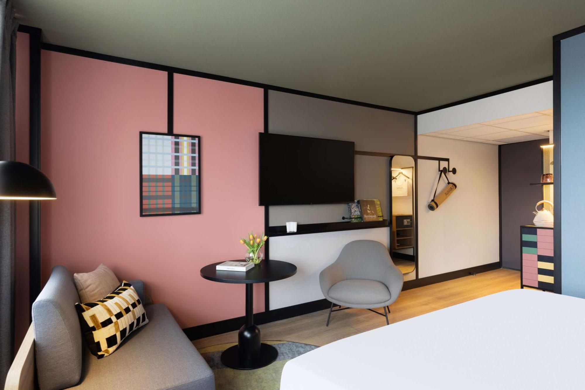 Nh Museum Quarter Hotel 4*