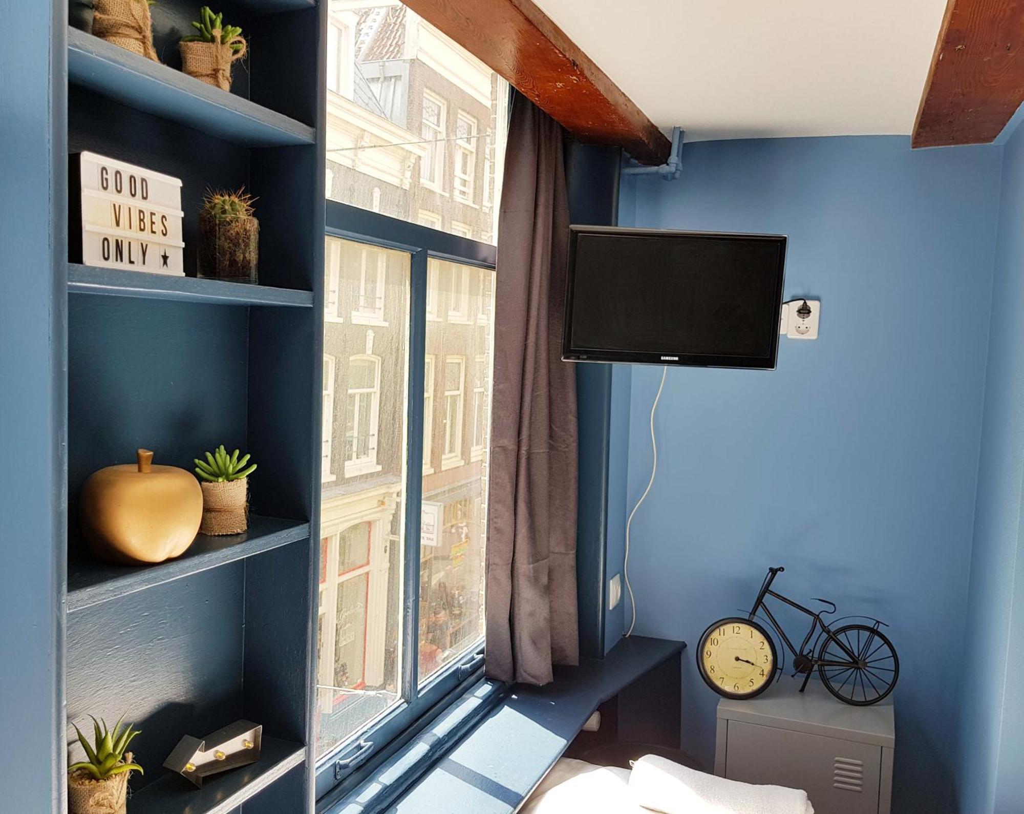 Urban Vibes Bed & Breakfast 2*