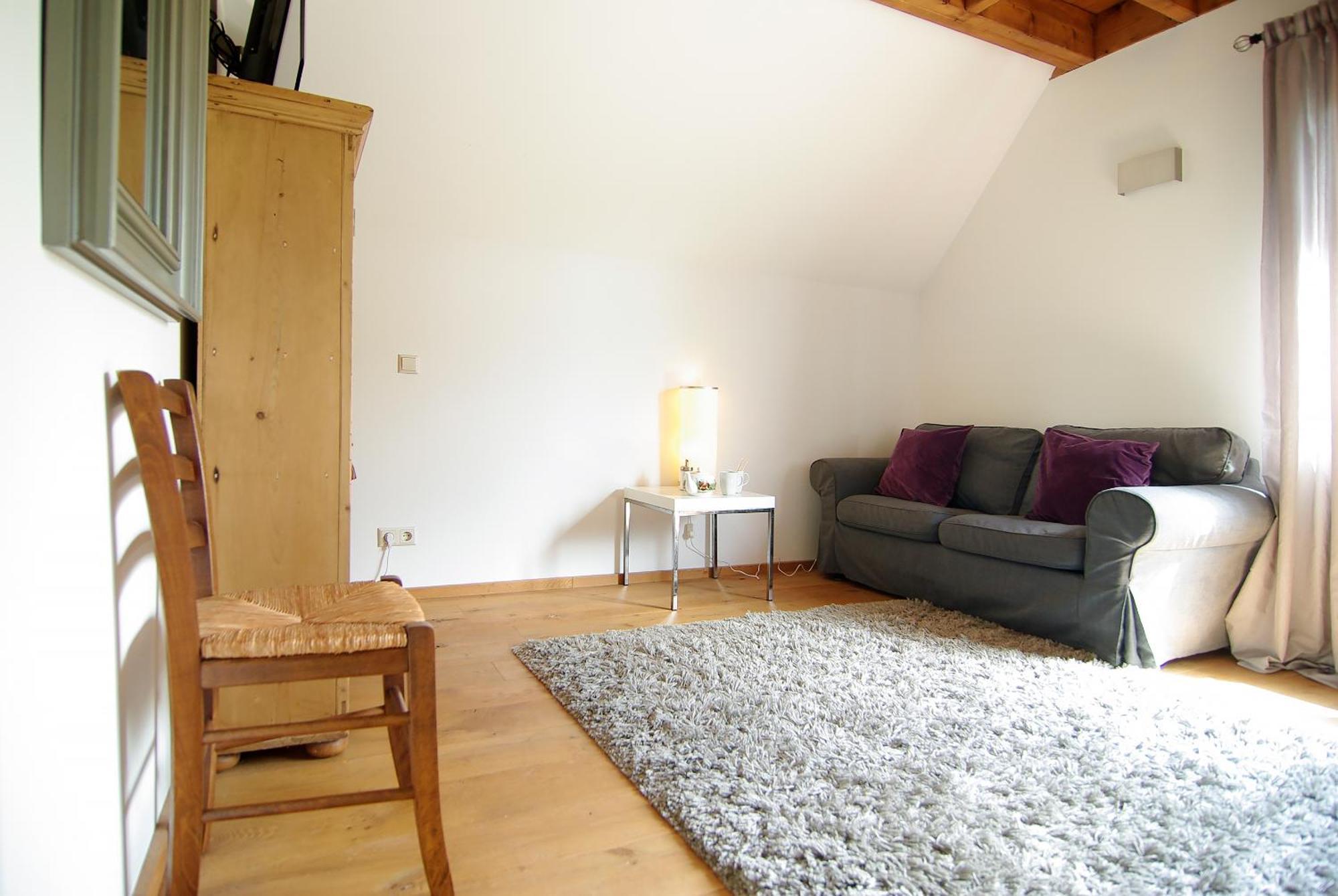Tranquil Wooden House With Free Parking Homestay *