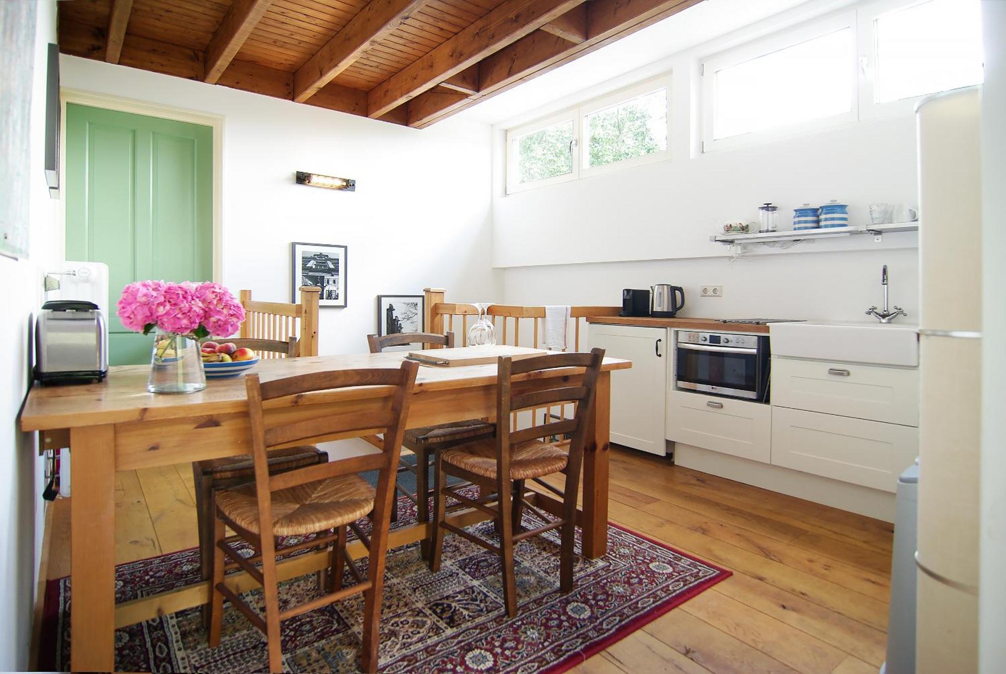 Tranquil Wooden House With Free Parking * Amsterdam