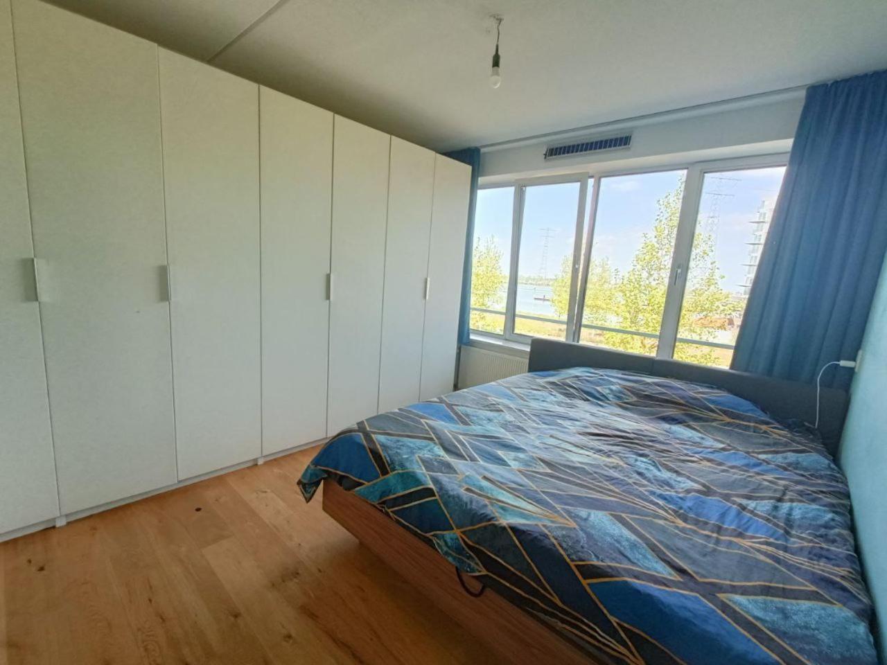 Spacious 12 Min To Center By Tram Apartment
