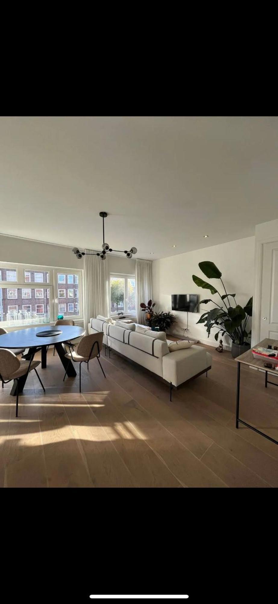Fully Renovated Two Bedroom In The Centre Of Apartment