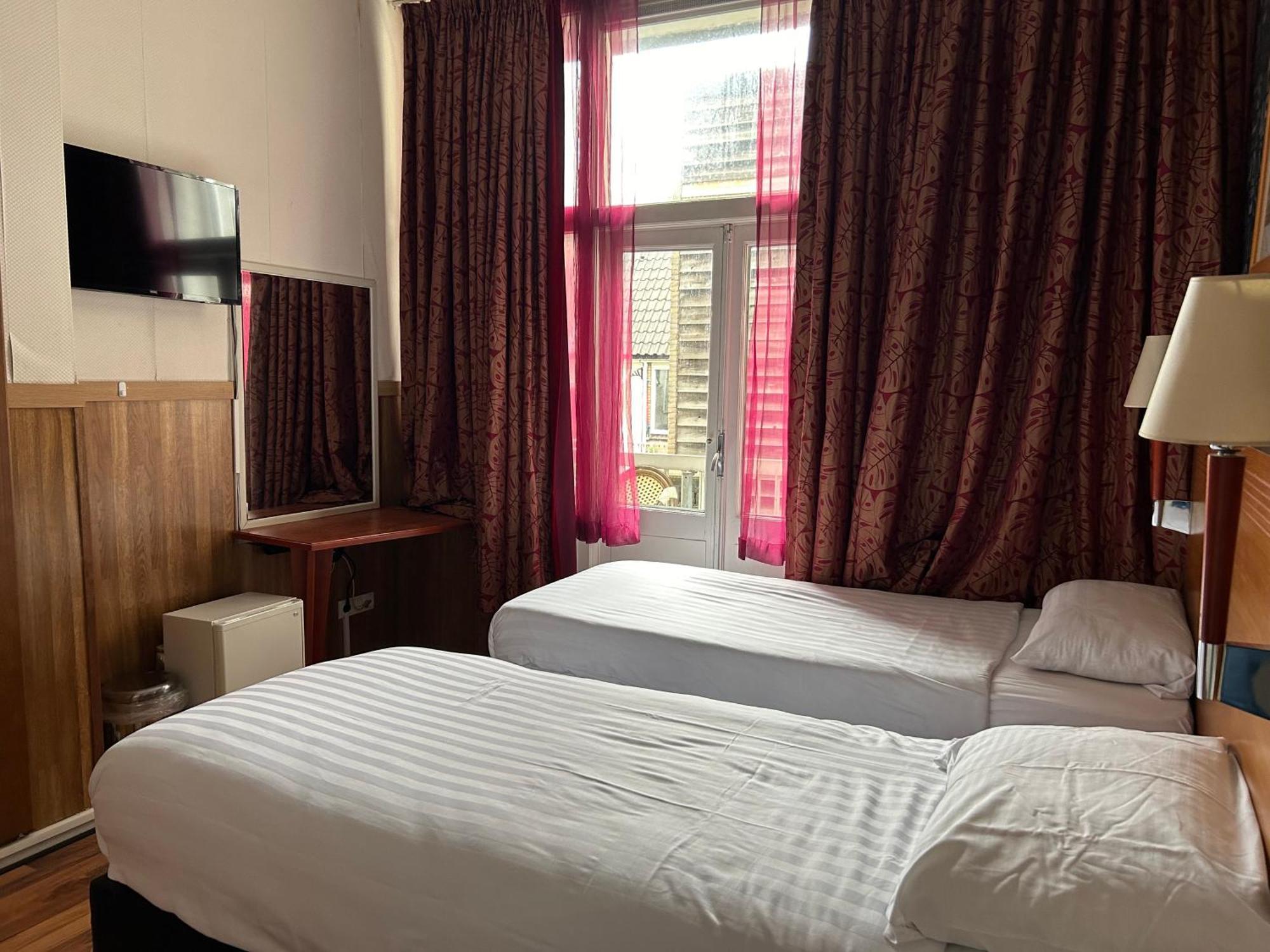 Isis Hotel