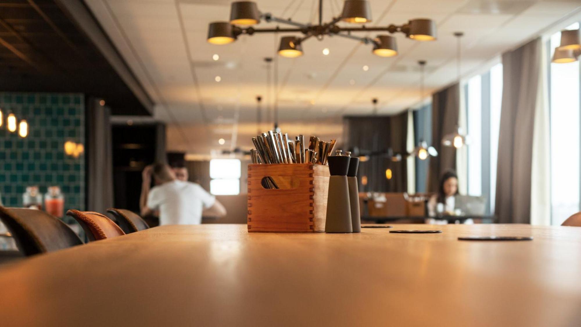 - The Niu, Fender Hotel Amsterdam
