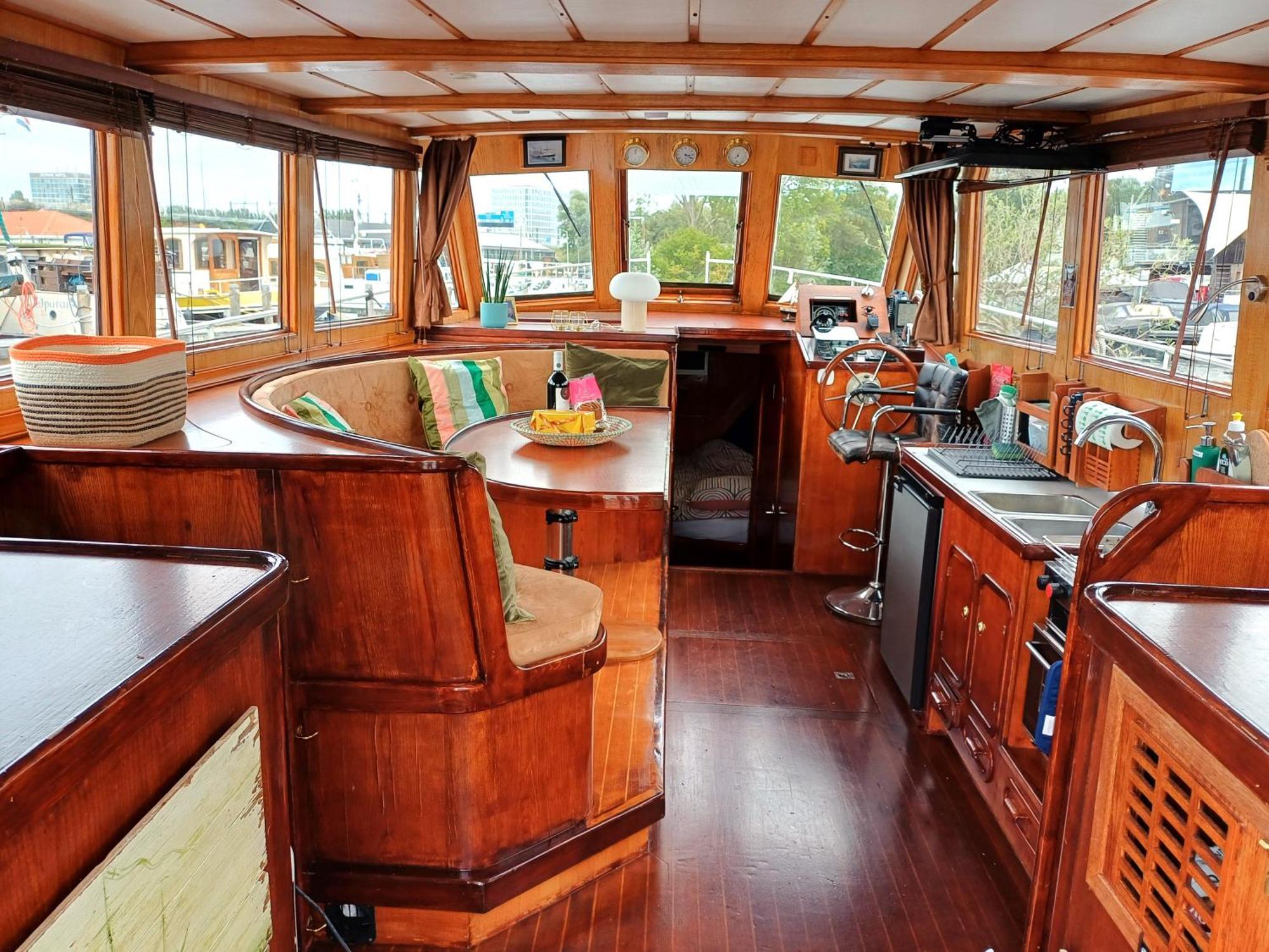 Motorjacht At Ease