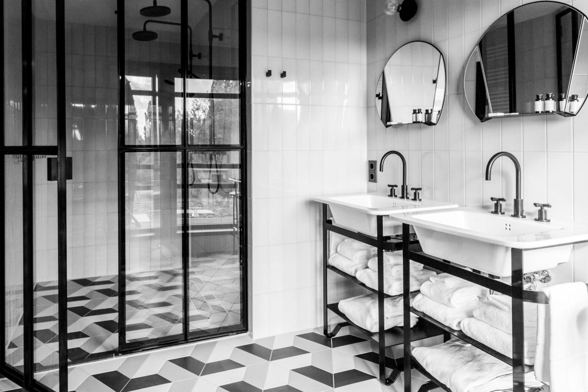 Hotel V Fizeaustraat 4*