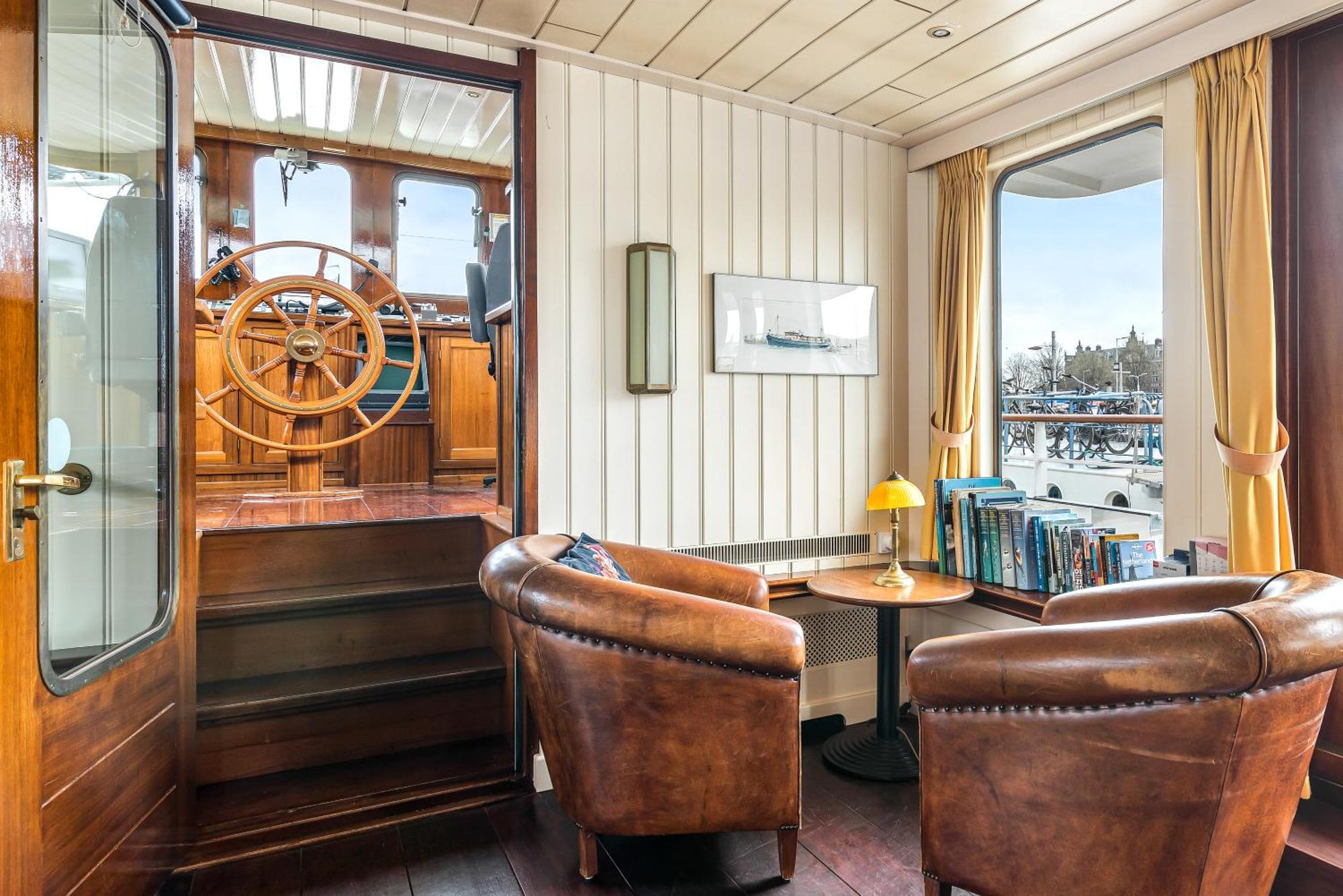 Sailing Hotel