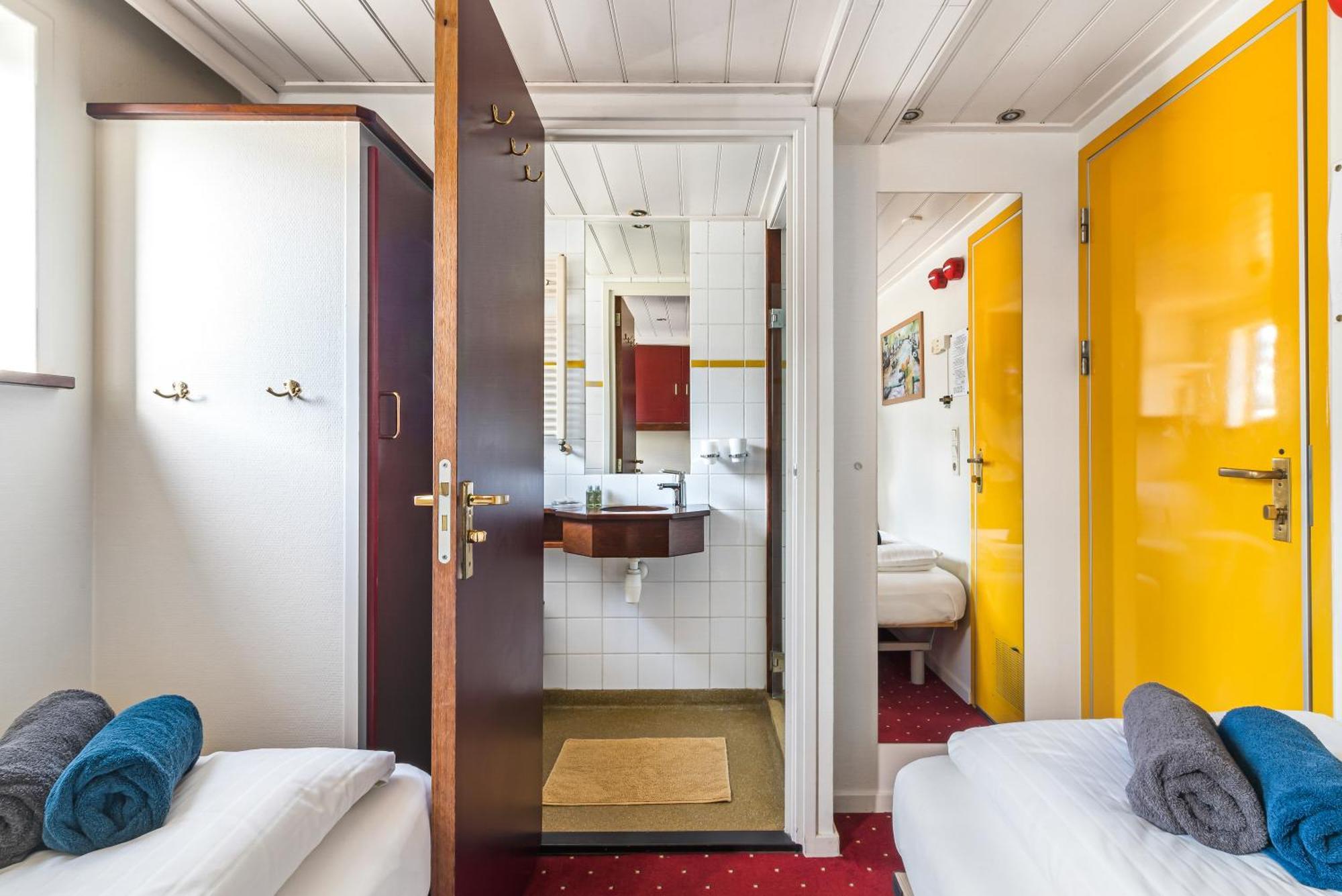 Hotel Sailing *