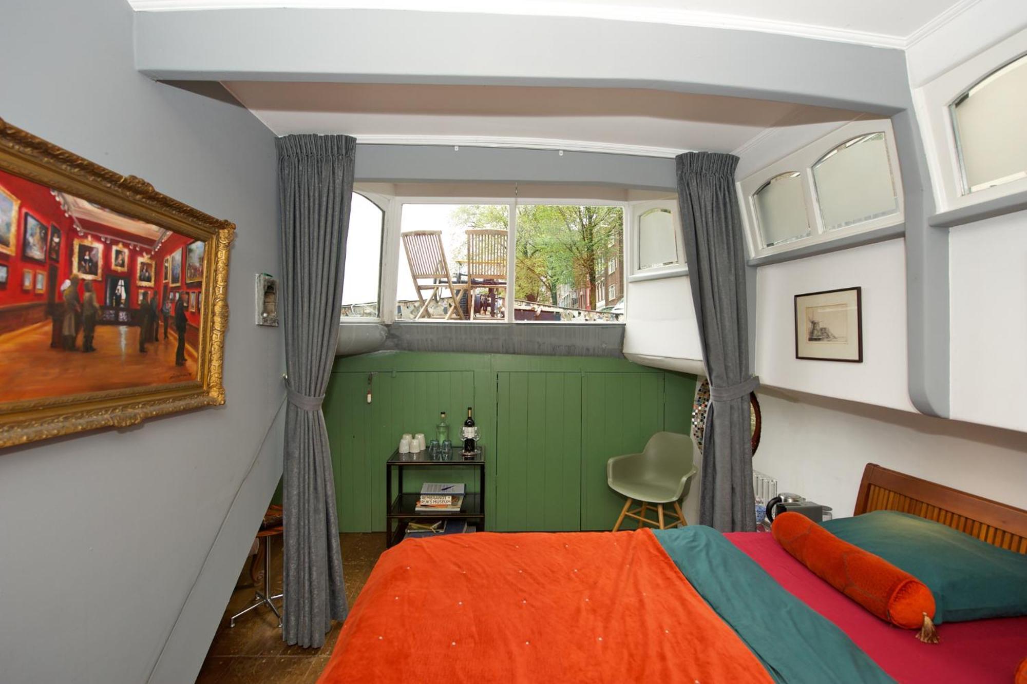 Center - Houseboat By Captain Ricard Frühstückspension Amsterdam