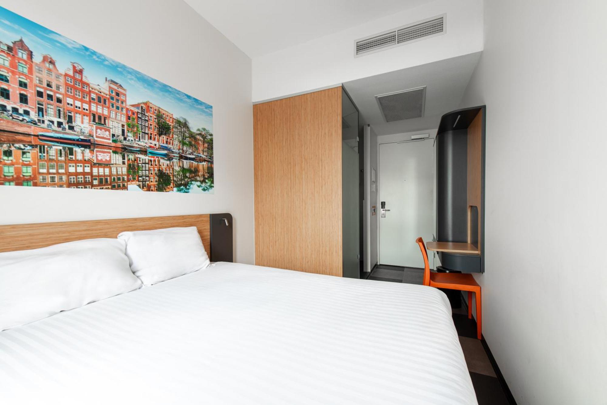 Easyhotel Arena Boulevard Hotel