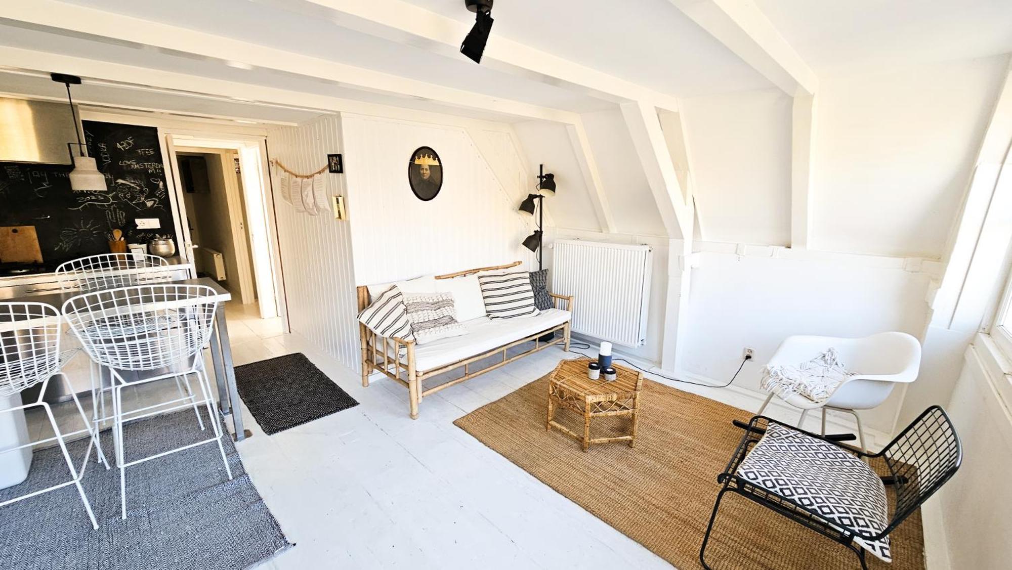Two Bedroom In Historic Canalhouse From 1618 - Centre Bed & Breakfast 2*