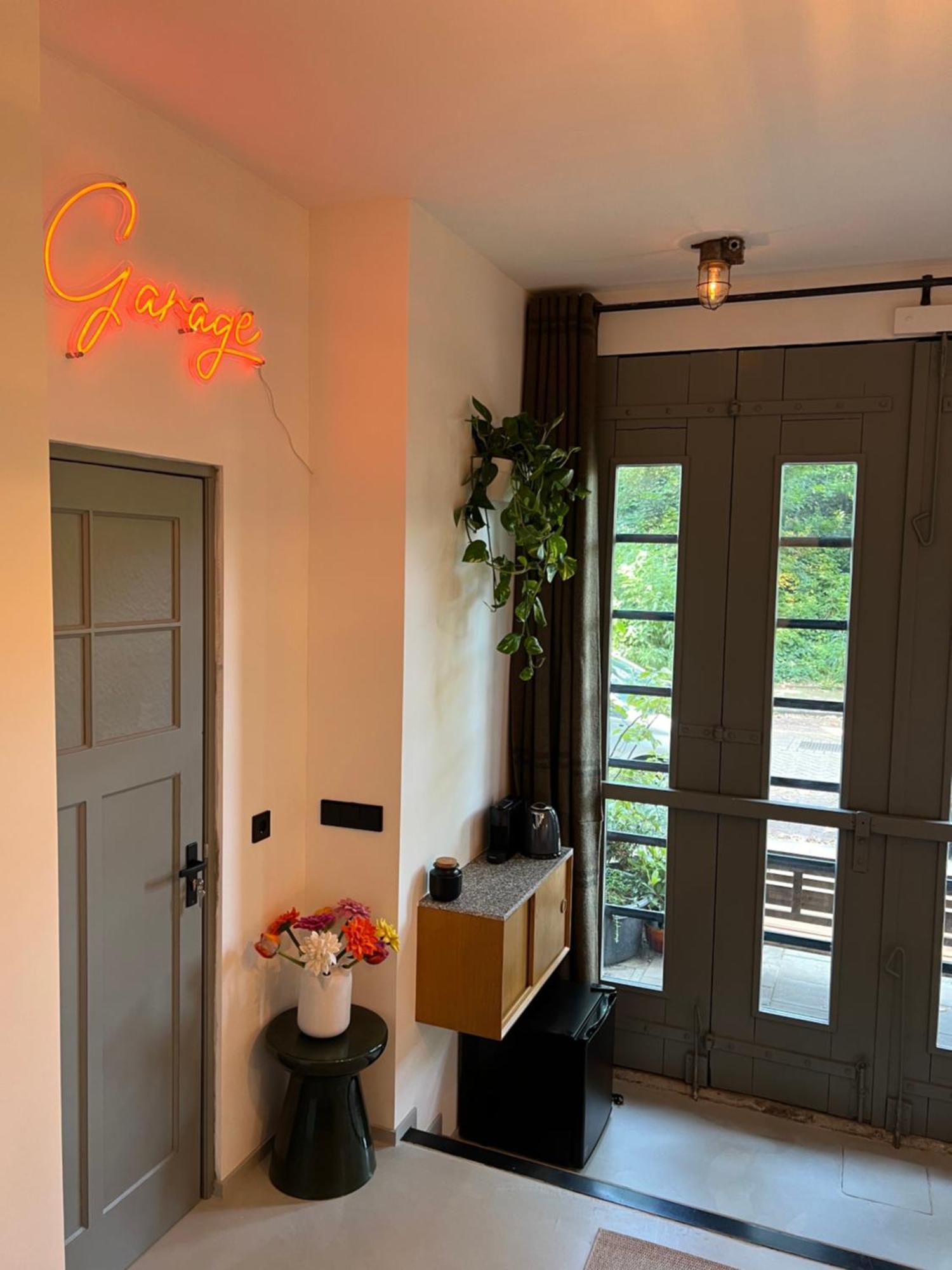 Garage Bed & Breakfast