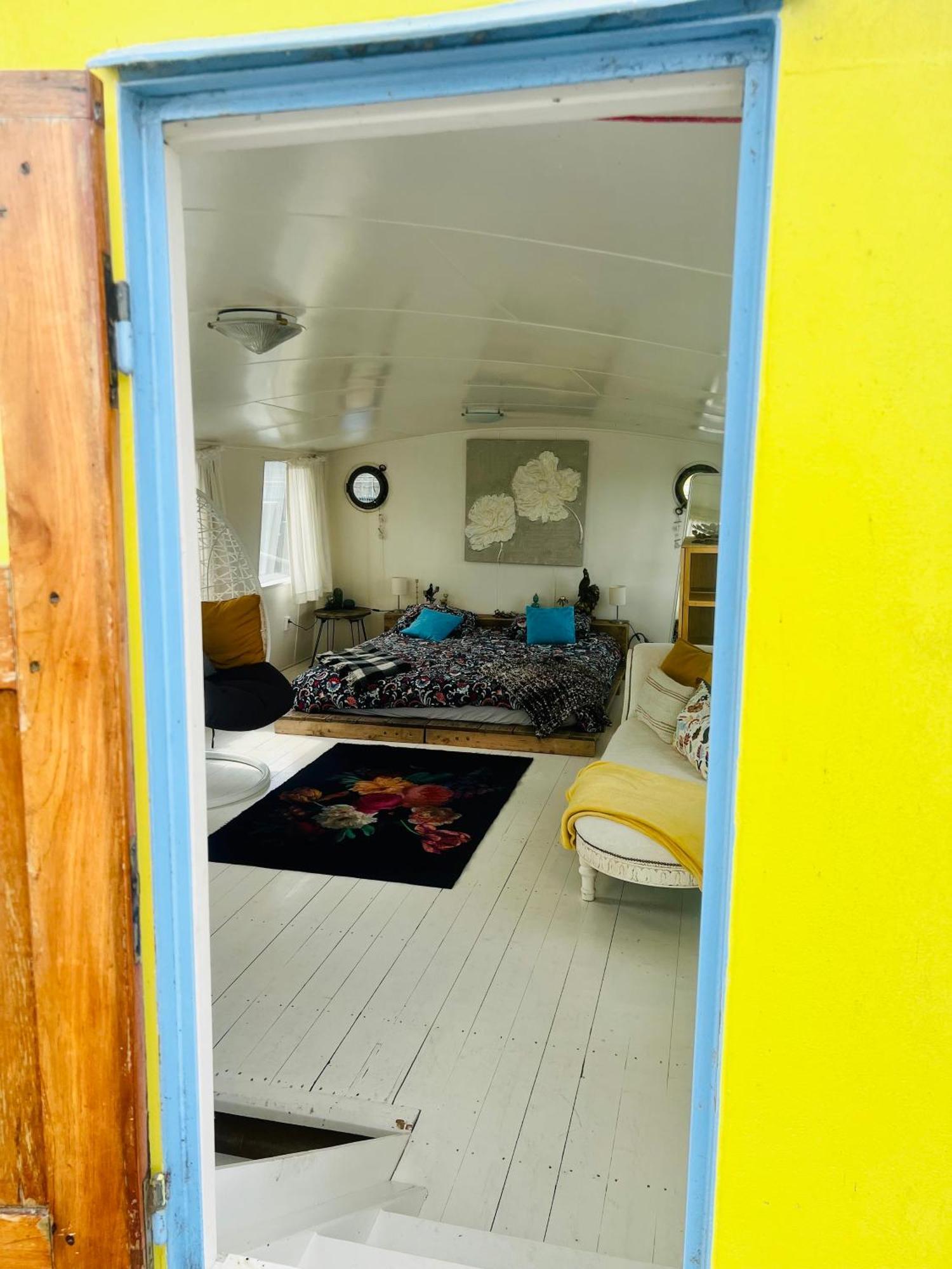 The Island Houseboat *