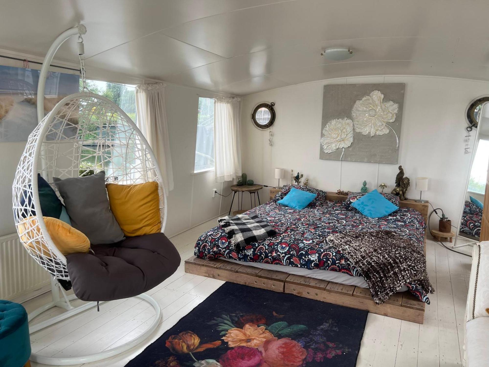 The Island Houseboat Amsterdam