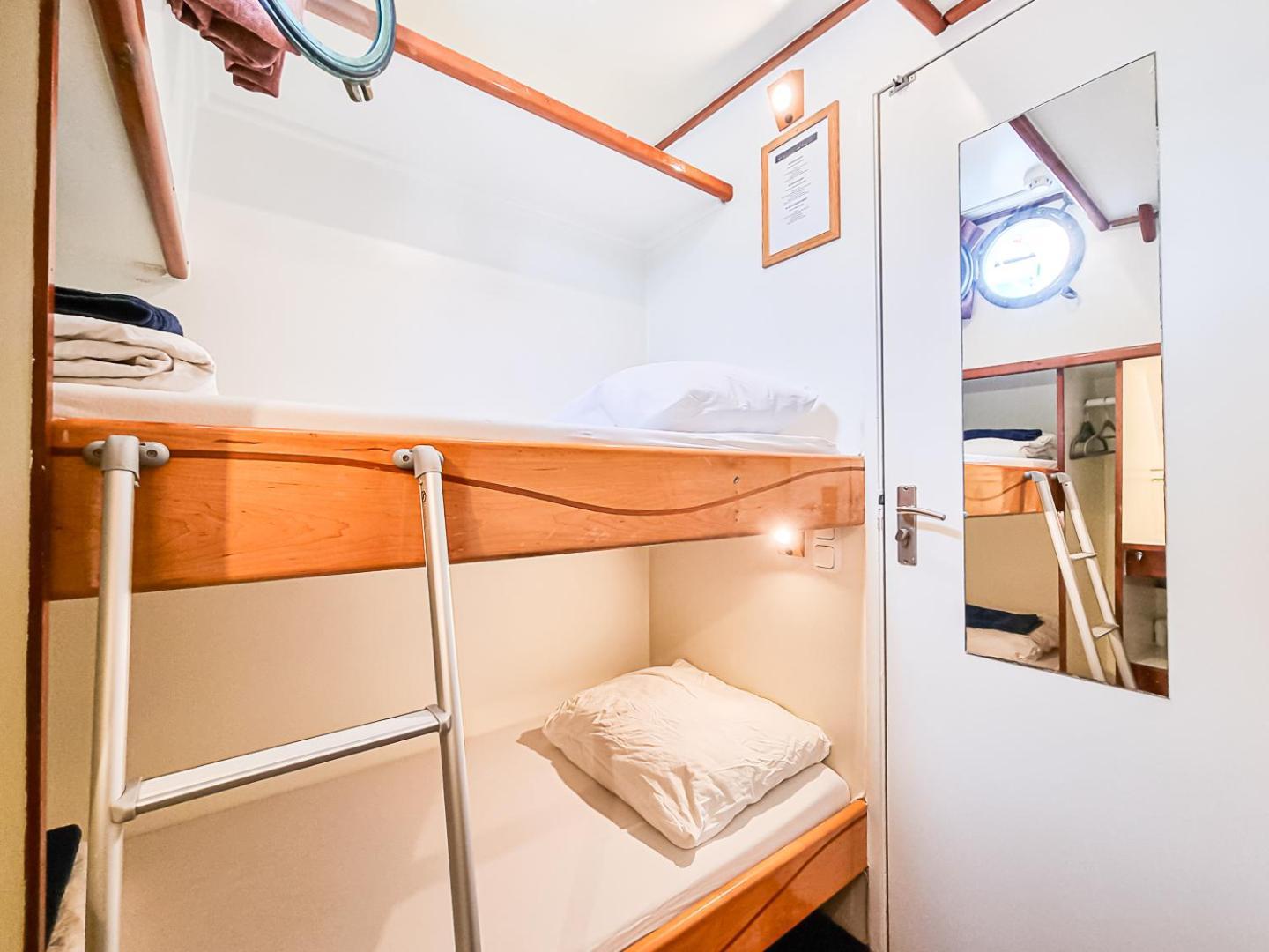 Panta Rhei Boatique Hostel Amsterdam