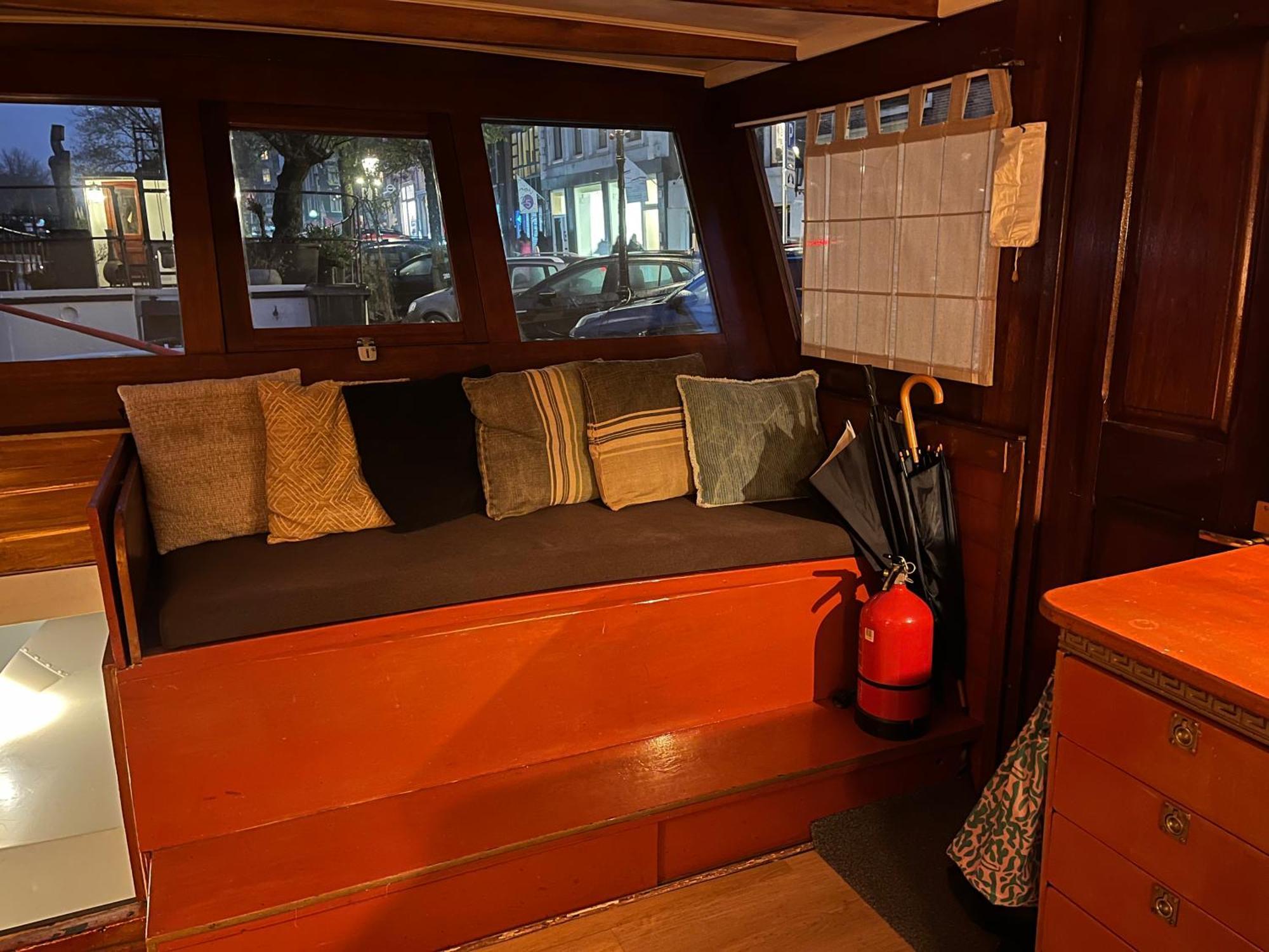 Woonboot Josja Homestay