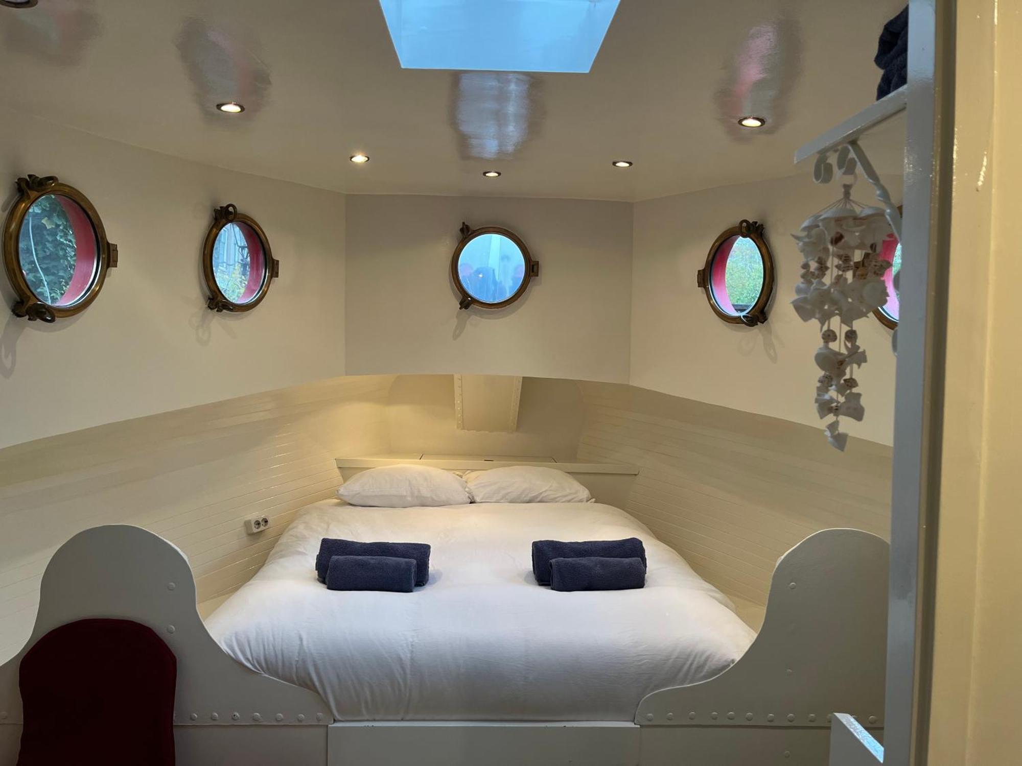 Woonboot Josja Homestay