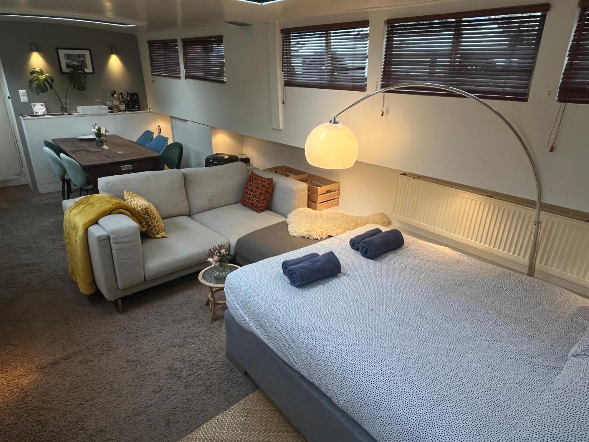 Homestay Woonboot Josja