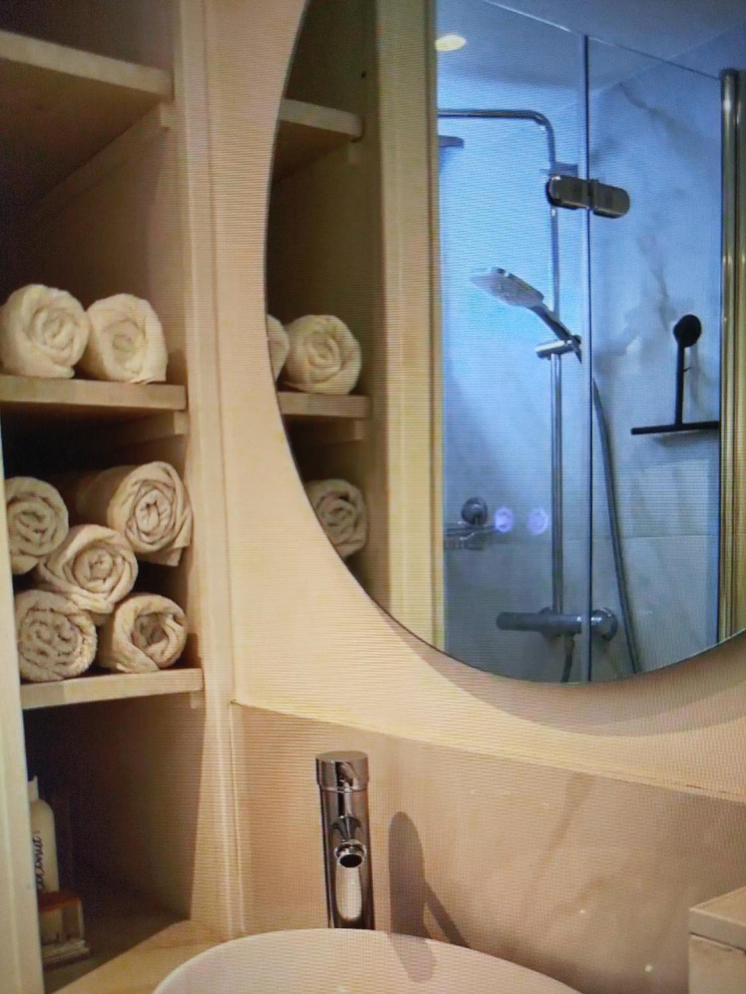 Lanson Qq Apartment