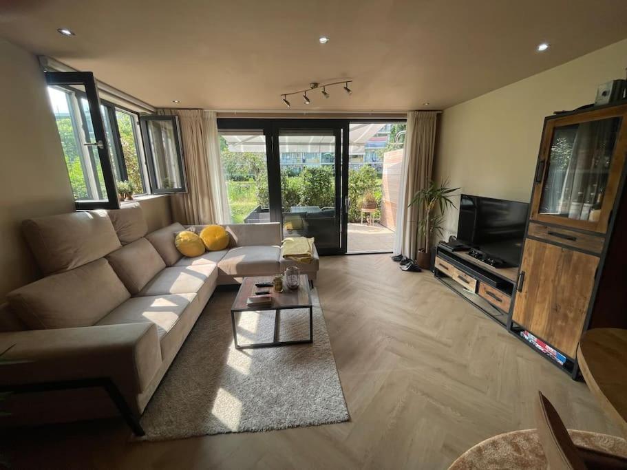 Apartment Luxe Bij Zuidas Met Tuin En Buitendouche Amsterdam
