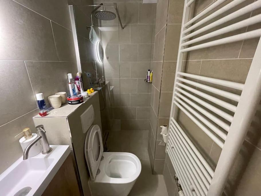Apartment Luxe Bij Zuidas Met Tuin En Buitendouche