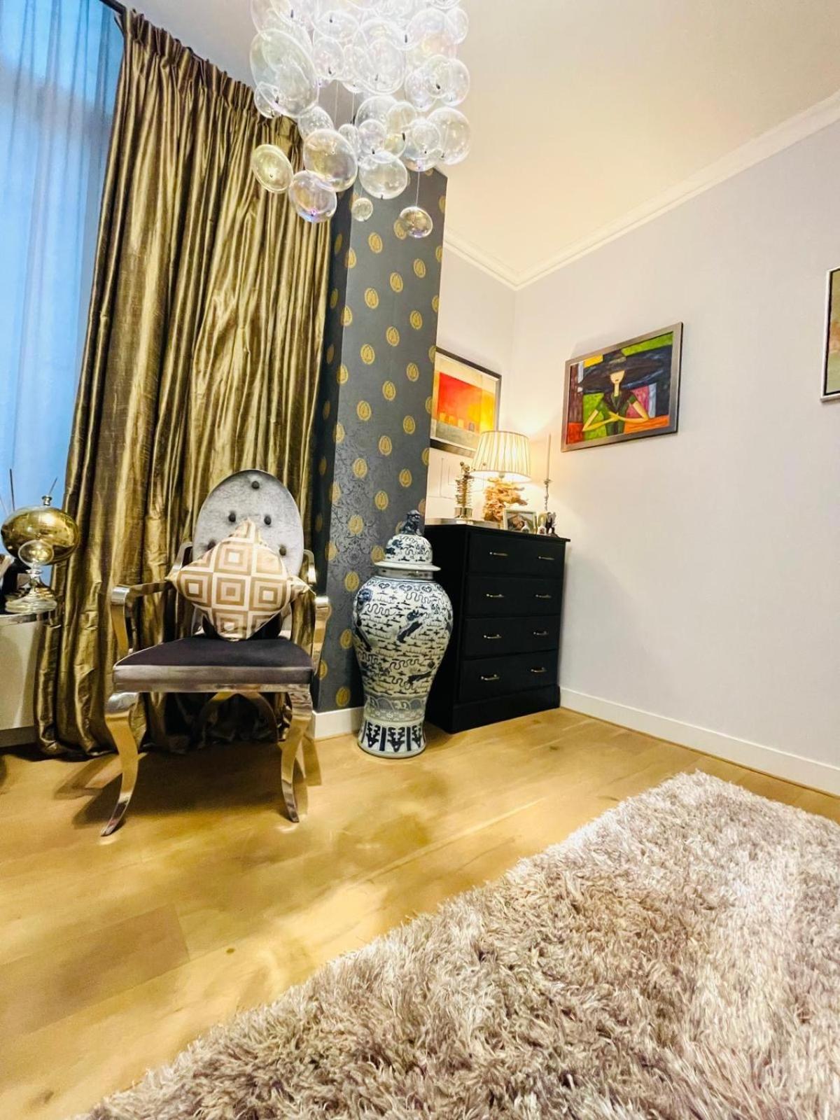 Luxury Center With Canal View 1 Kingsize Bed And 1 Sleeping Sofa