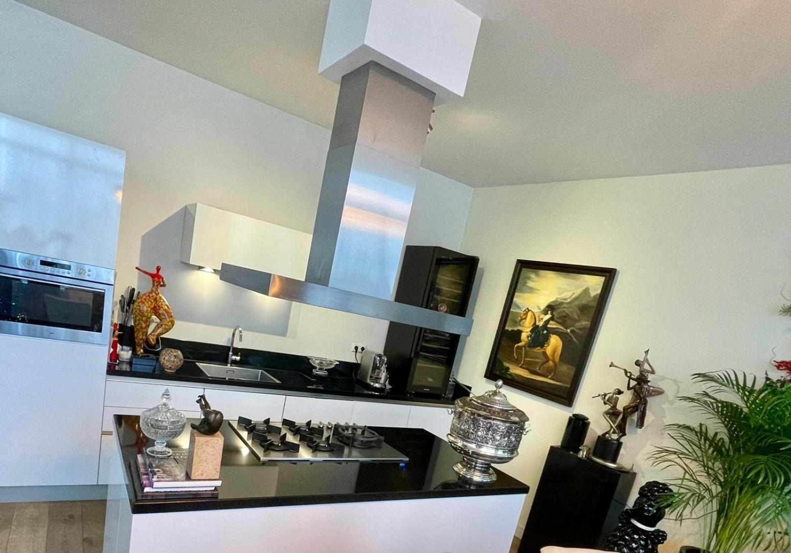 Luxury Center With Canal View 1 Kingsize Bed And 1 Sleeping Sofa Apartment Amsterdam