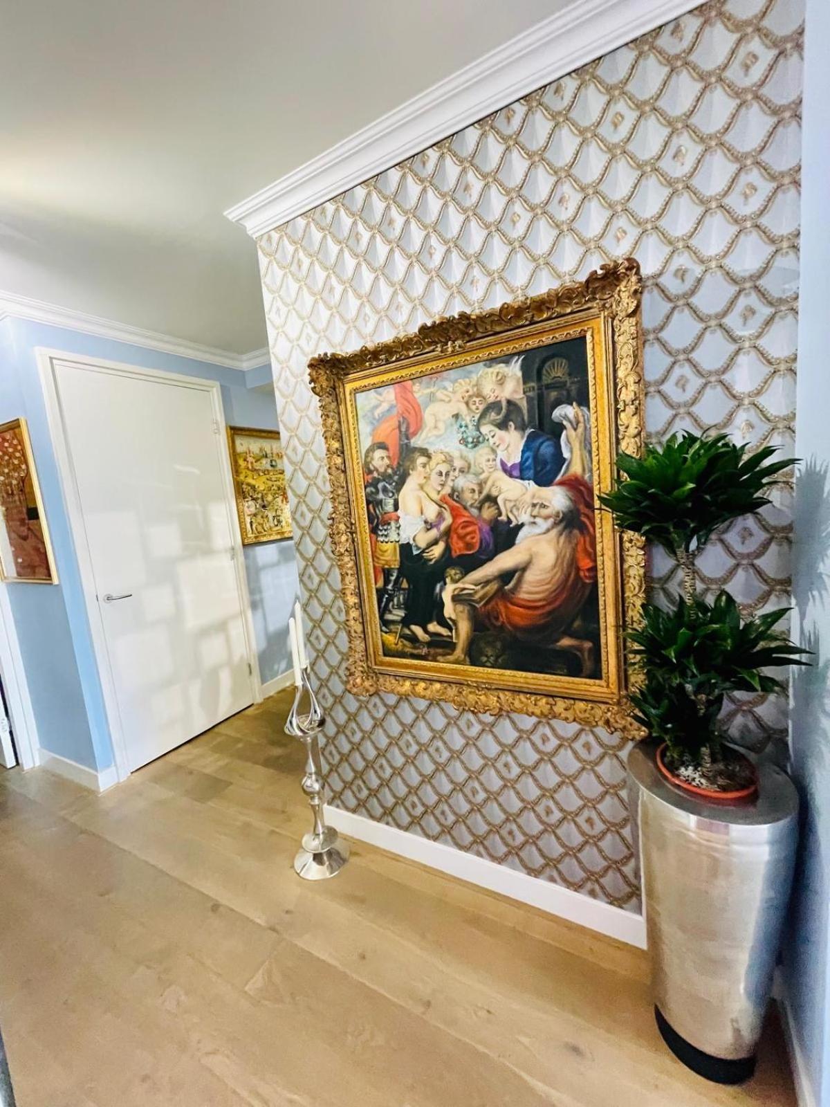 Luxury Center With Canal View 1 Kingsize Bed And 1 Sleeping Sofa Apartment *