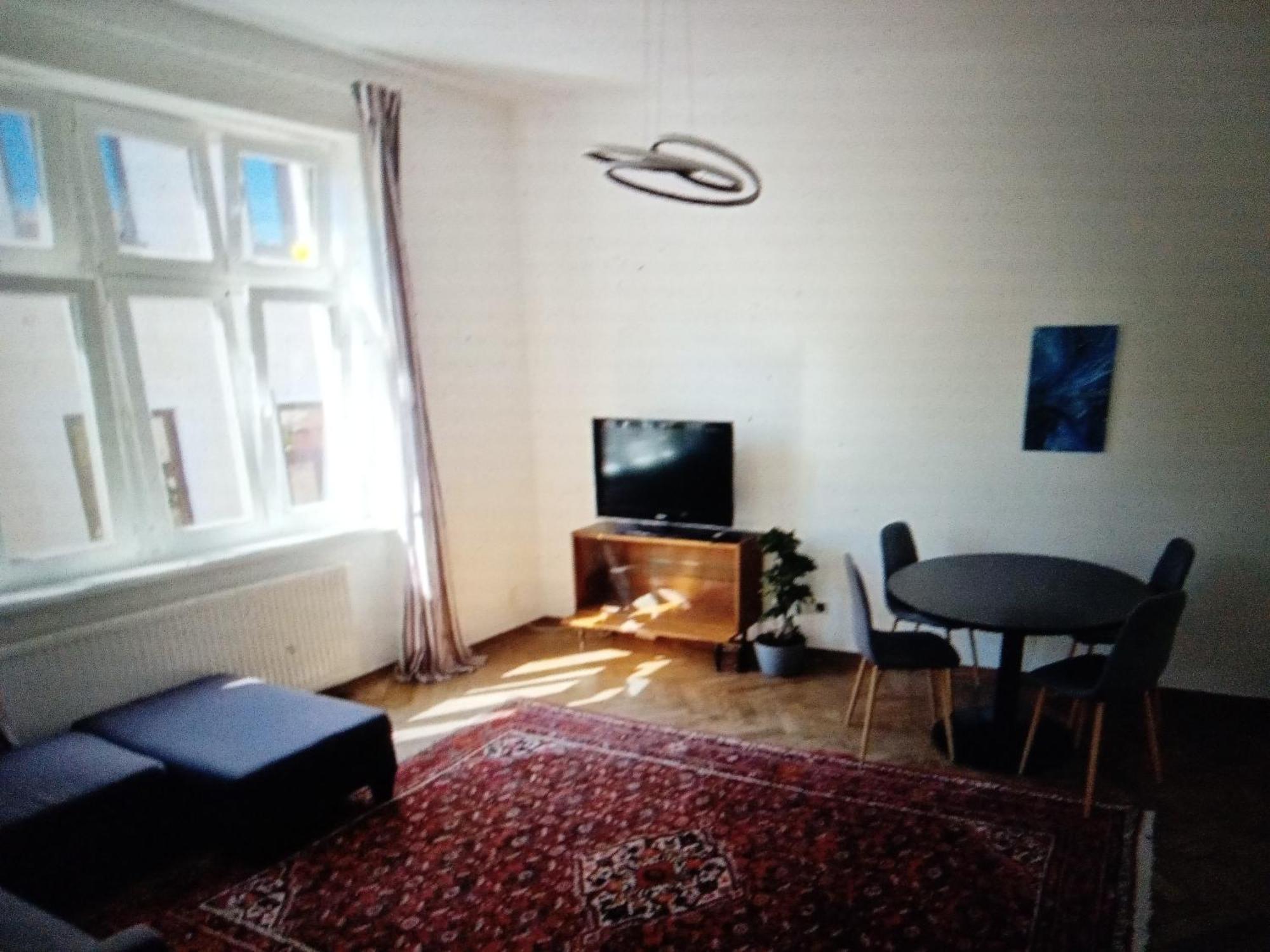Met 2 Balkons Ae Holiday home