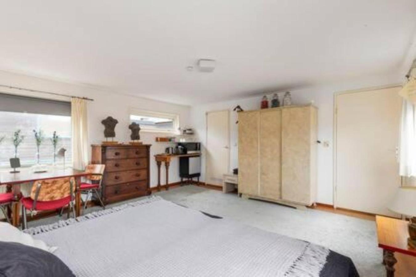 Authentic Dutch Houseboat In Zuid Holiday home *