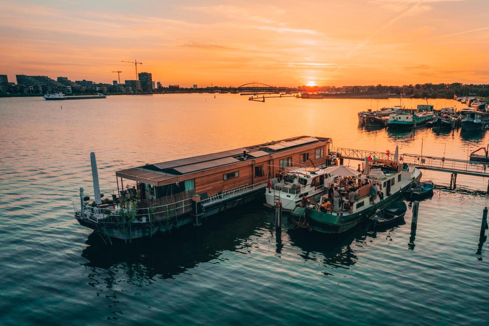 Casey's View House Boat